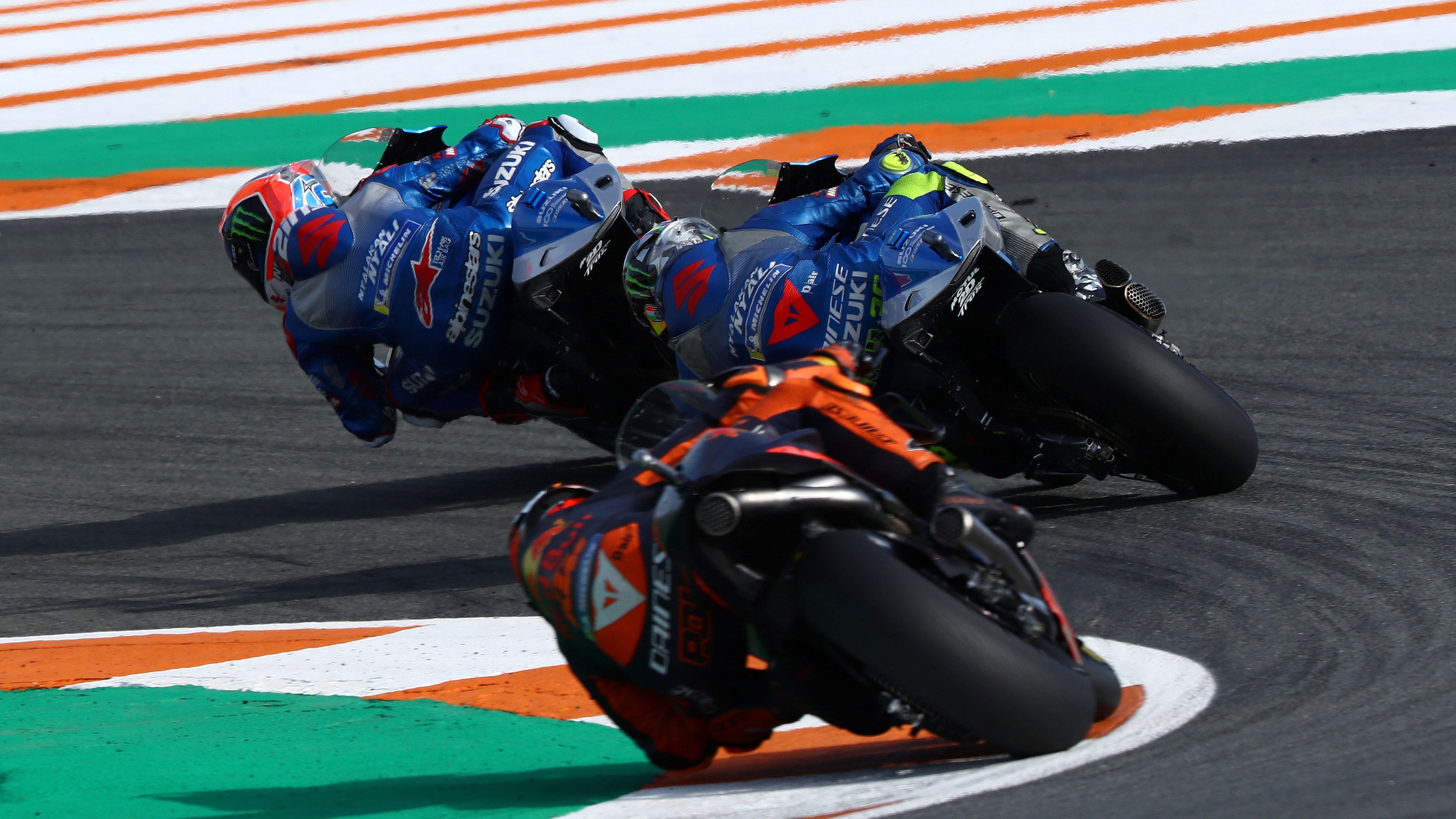 Pol Espargaró intenta pegarse a las Suzuki de Joan Mir y Álex Rins