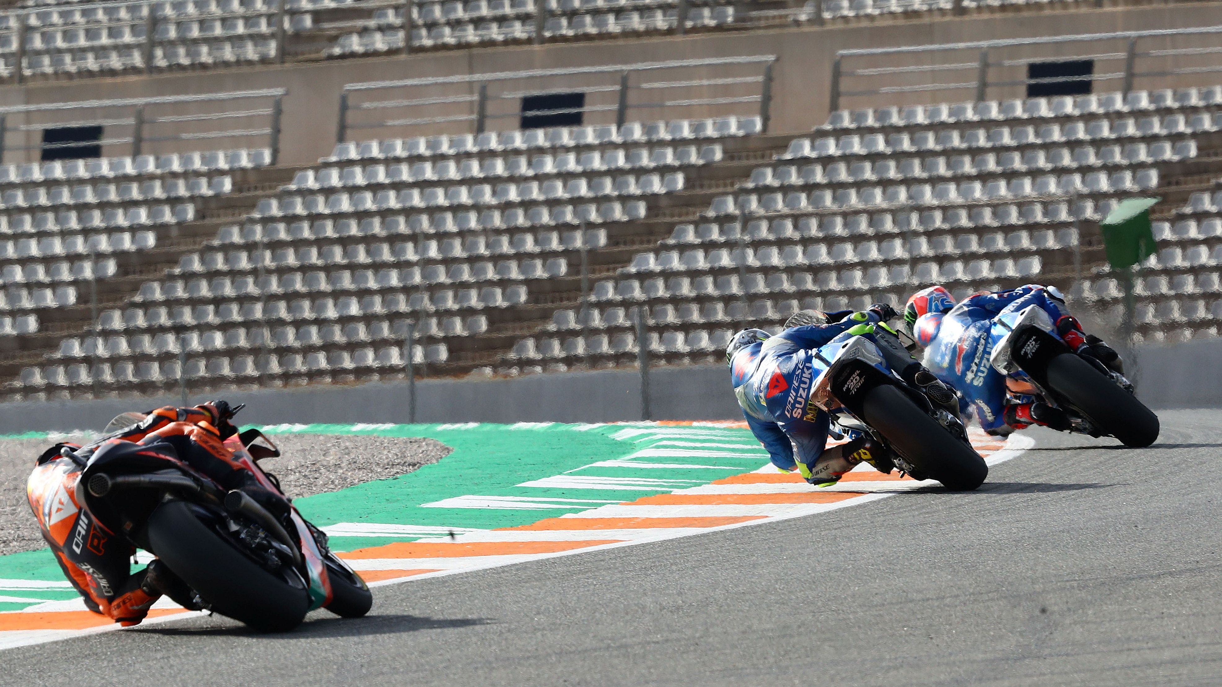 Pol Espargaró ve cómo se escapan las Suzuki de Joan Mir y Álex Rins