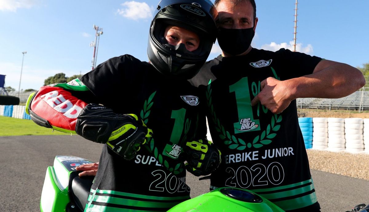 Eric Fernández celebra su título de campeón de España de SBK Junior 2020 Eric Fernández celebra su título de campeón de España de SBK Junior 2020