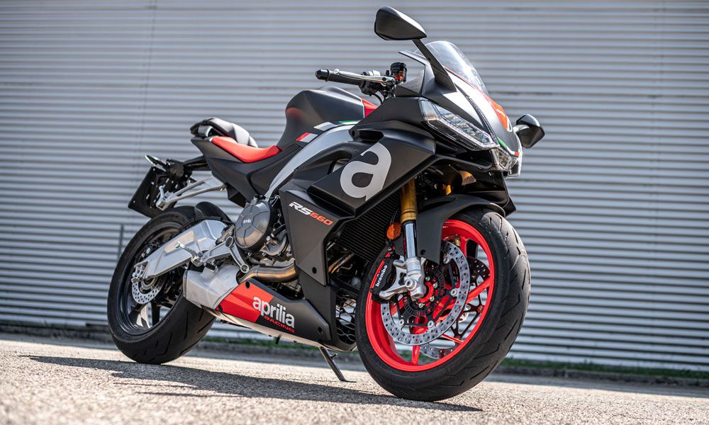 Aprilia RS 660: Los frenos con pinzas Brembo de 4 pistones cuentan con un diámetro de 320 mm.