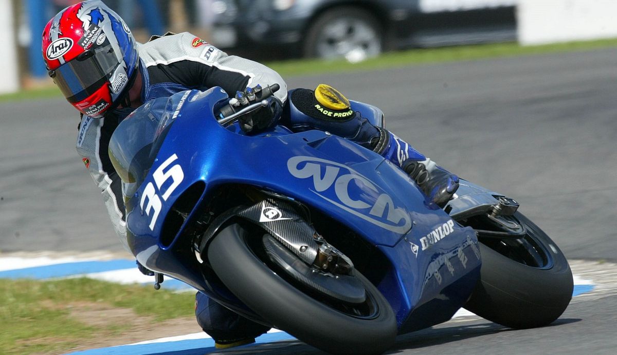 Chris Burn debutó en carrera en MotoGP con la ROC Yamaha en Donington 2003 Chris Burn debutó en carrera en MotoGP con la ROC Yamaha en Donington 2003