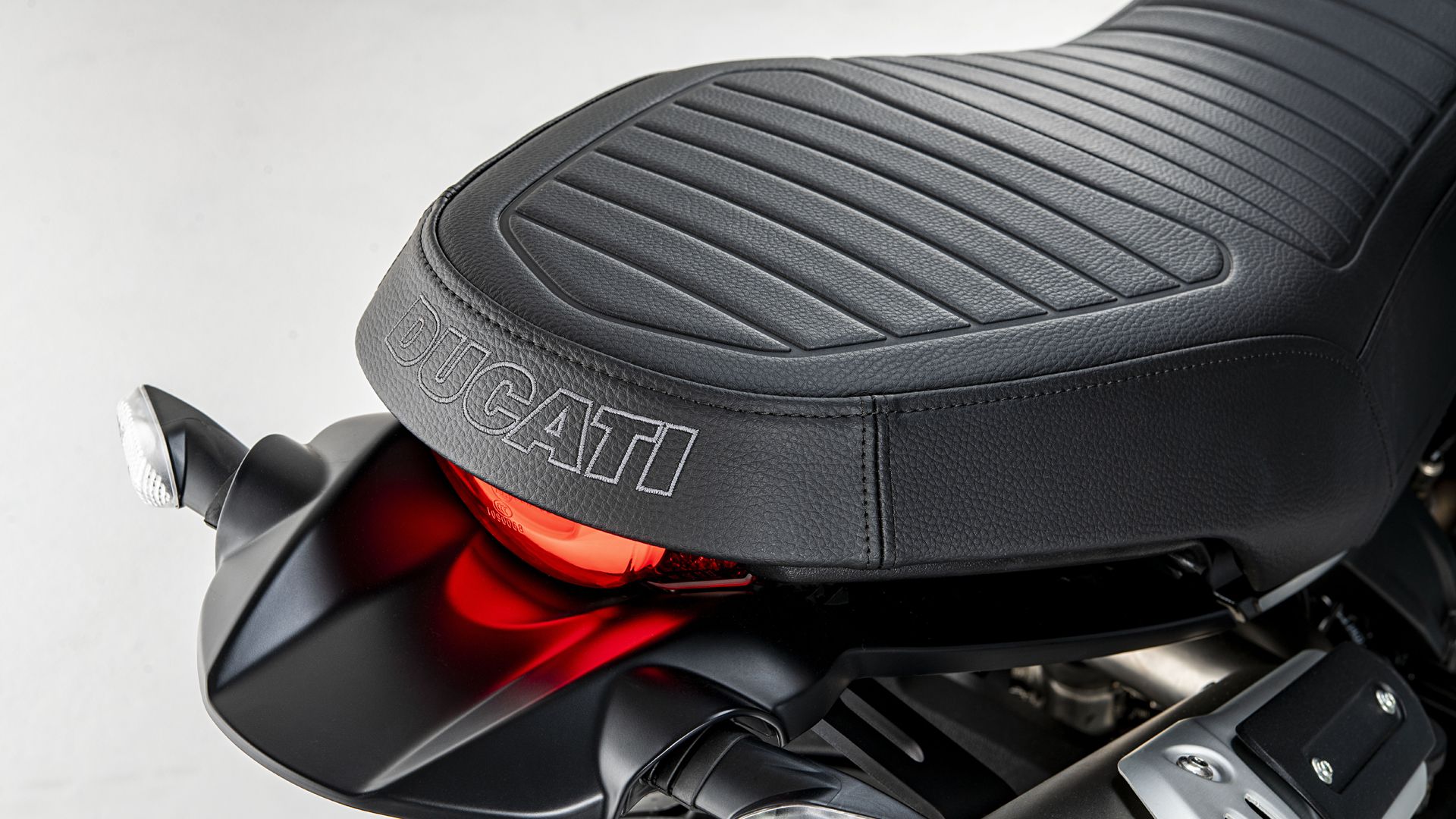 Ducati Scrambler 1100 Dark Pro 2021 18