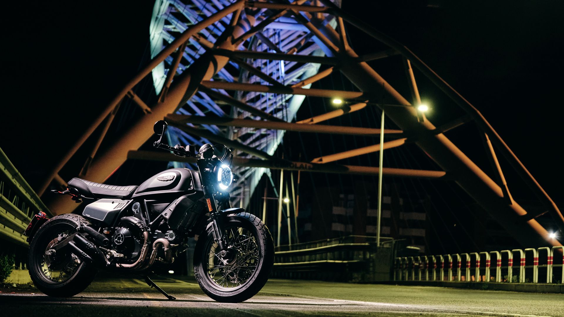 Ducati Scrambler 800 Nightshift 01