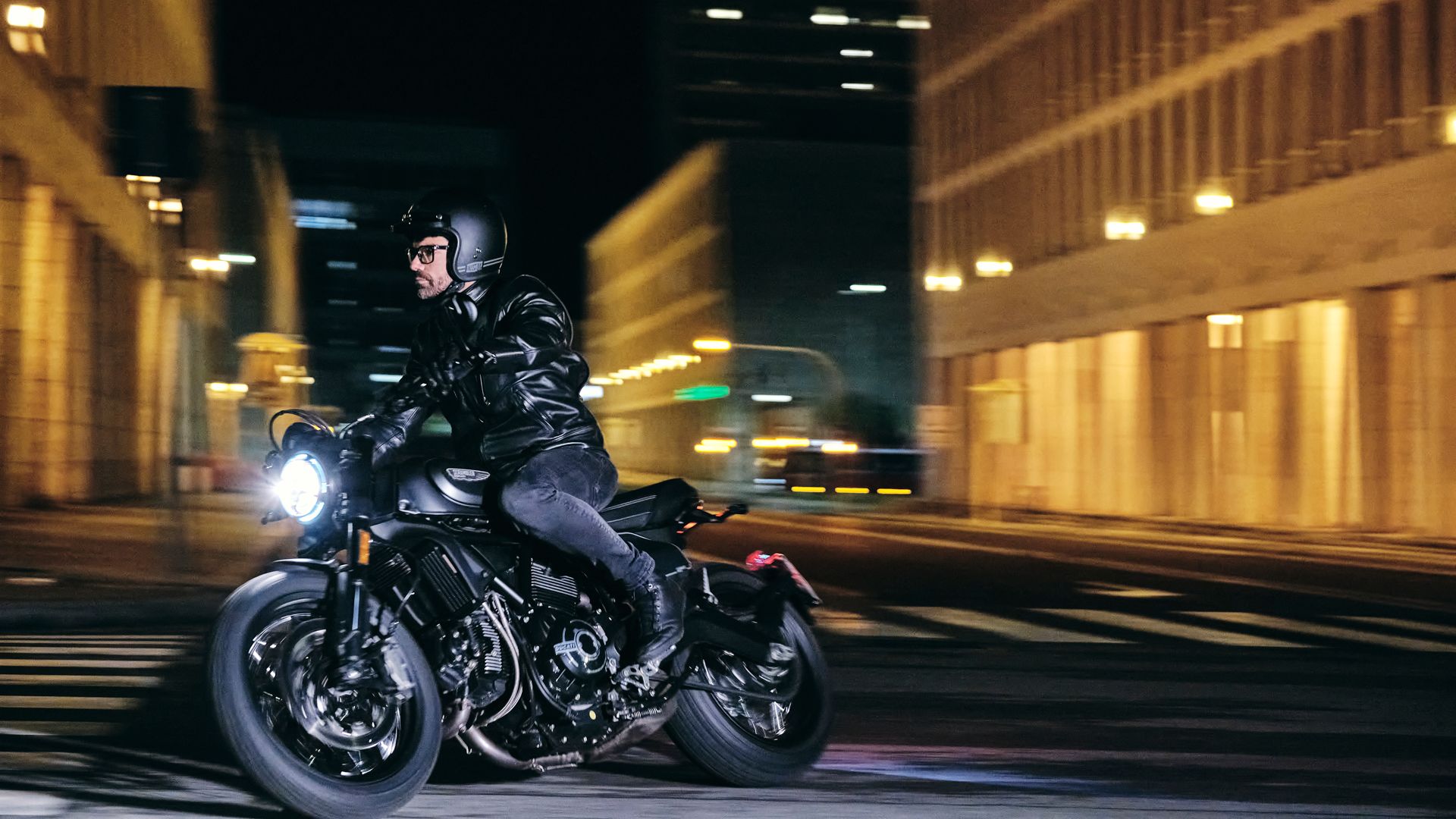 Ducati Scrambler 800 Nightshift 06