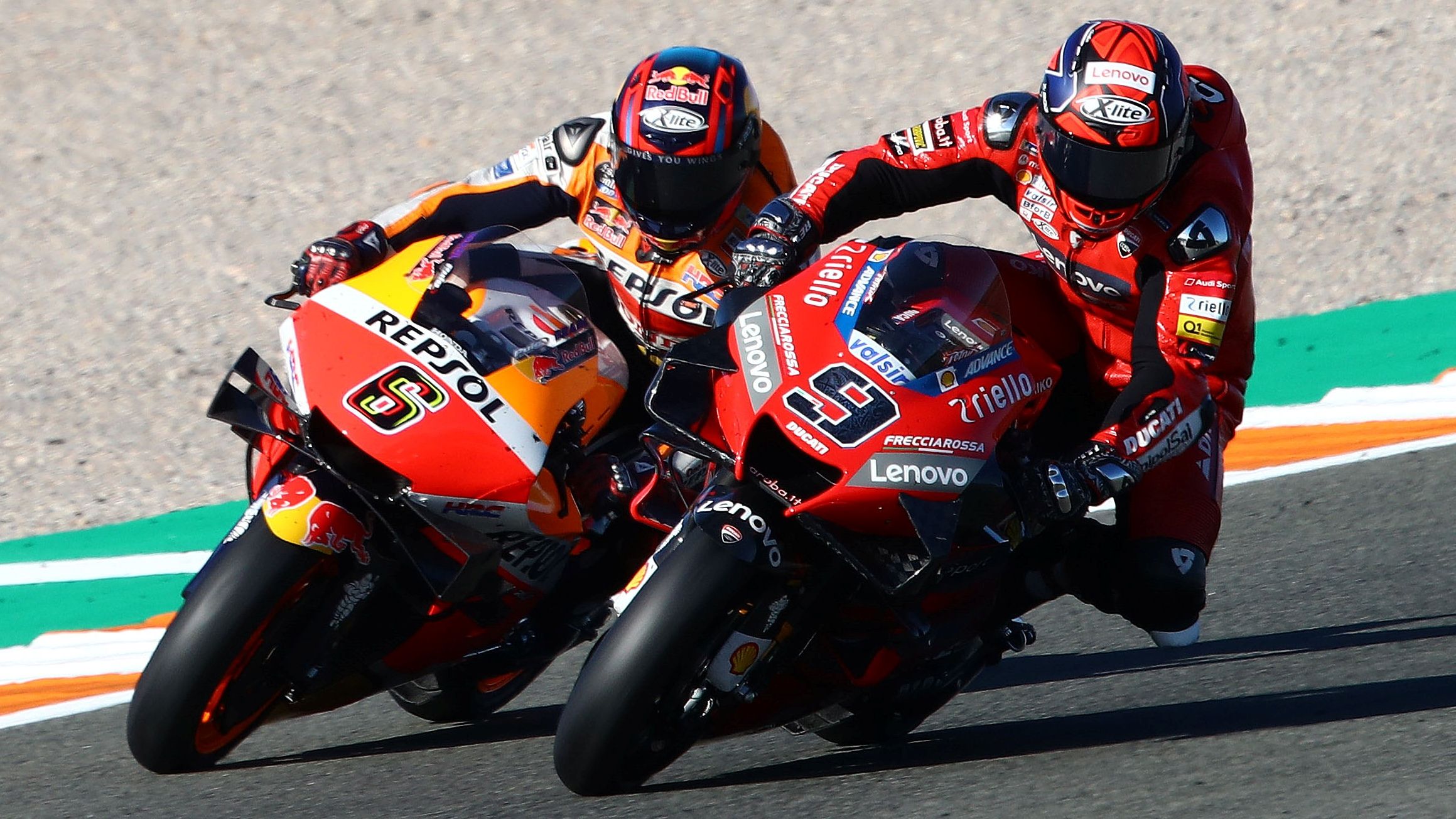 Interior de Danilo Petrucci a Stefan Bradl