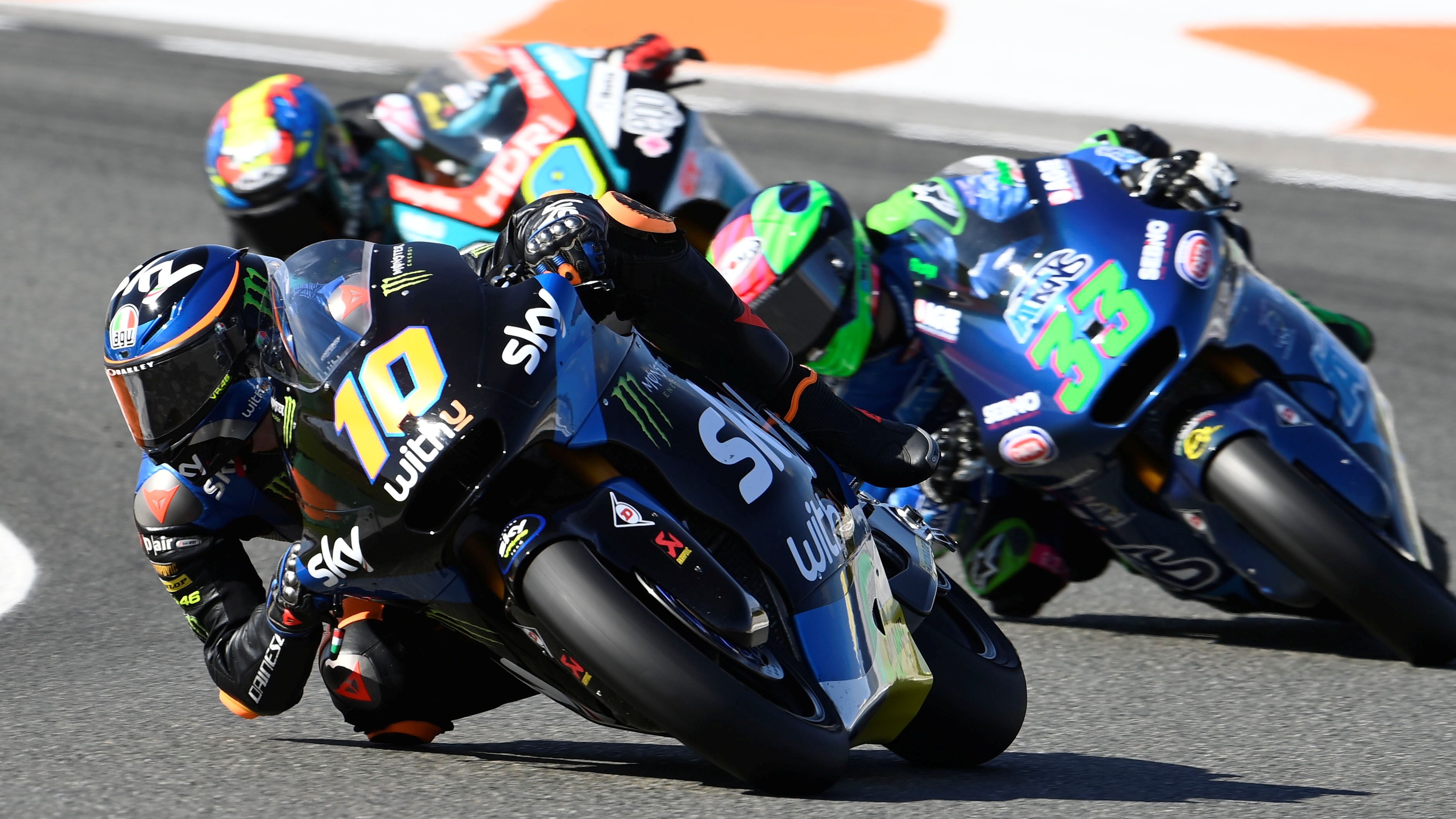 Luca Marini seguido por Enea Bastianini y Jorge Navarro