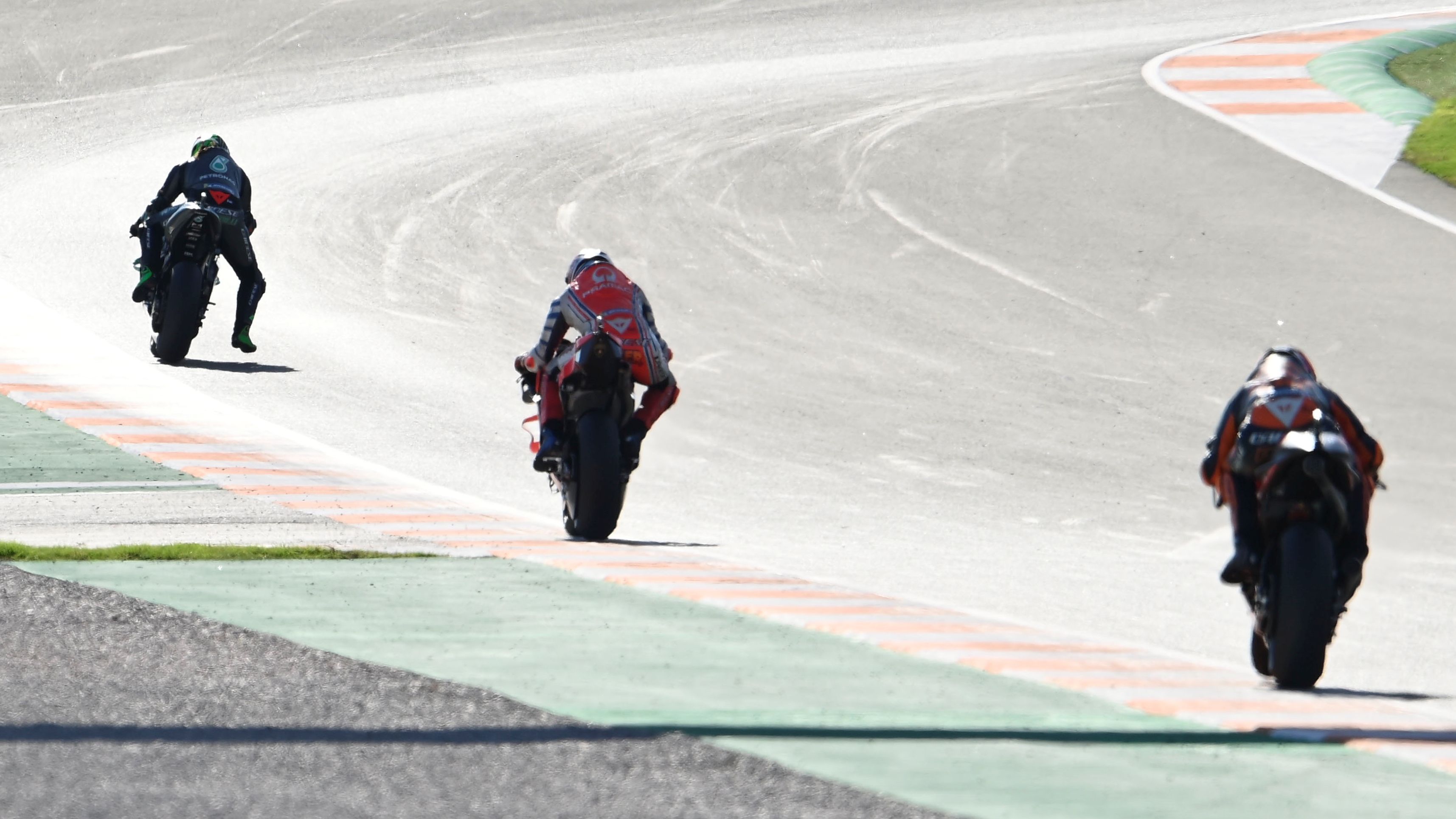 Pol Espargaró persigue en la distancia a Jack Miller y Franco Morbidelli
