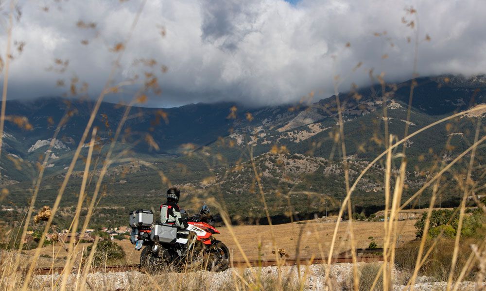 A los mandos de la Suzuki V-Strom 1050 XT te sientes "como en casa"