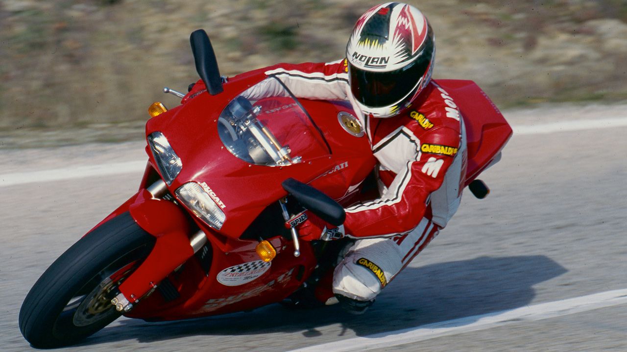 Ducati 916 1994. Para muchos, la moto más bonita de la historia.