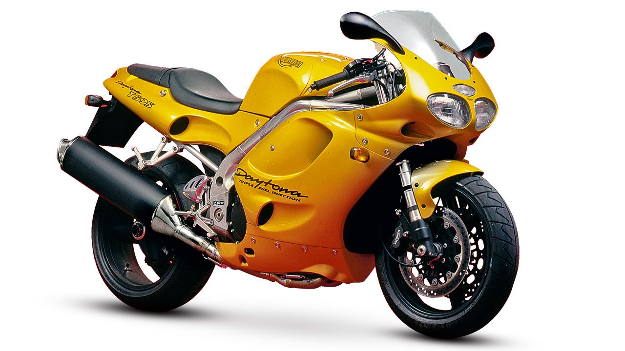 Triumph Daytona T595 1997. Las Daytona fueron las responsables de popularizar el motor tricilíndrico en la gama de la marca británica.