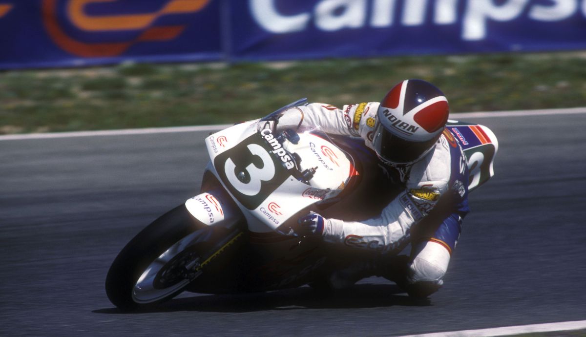 4   Sito Pons consiguió el primer título español en 250cc en 1988 con una Honda