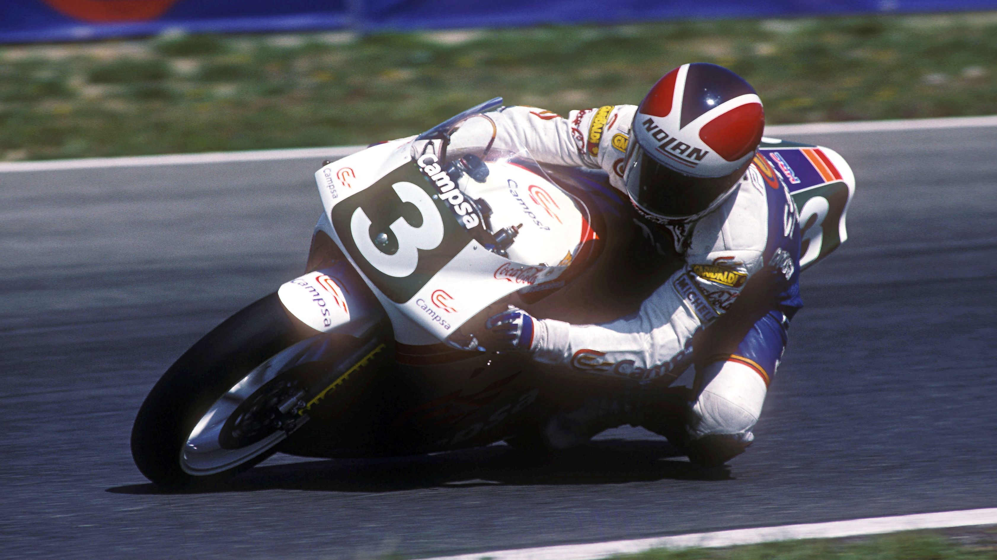 4   Sito Pons consiguió el primer título español en 250cc en 1988 con una Honda