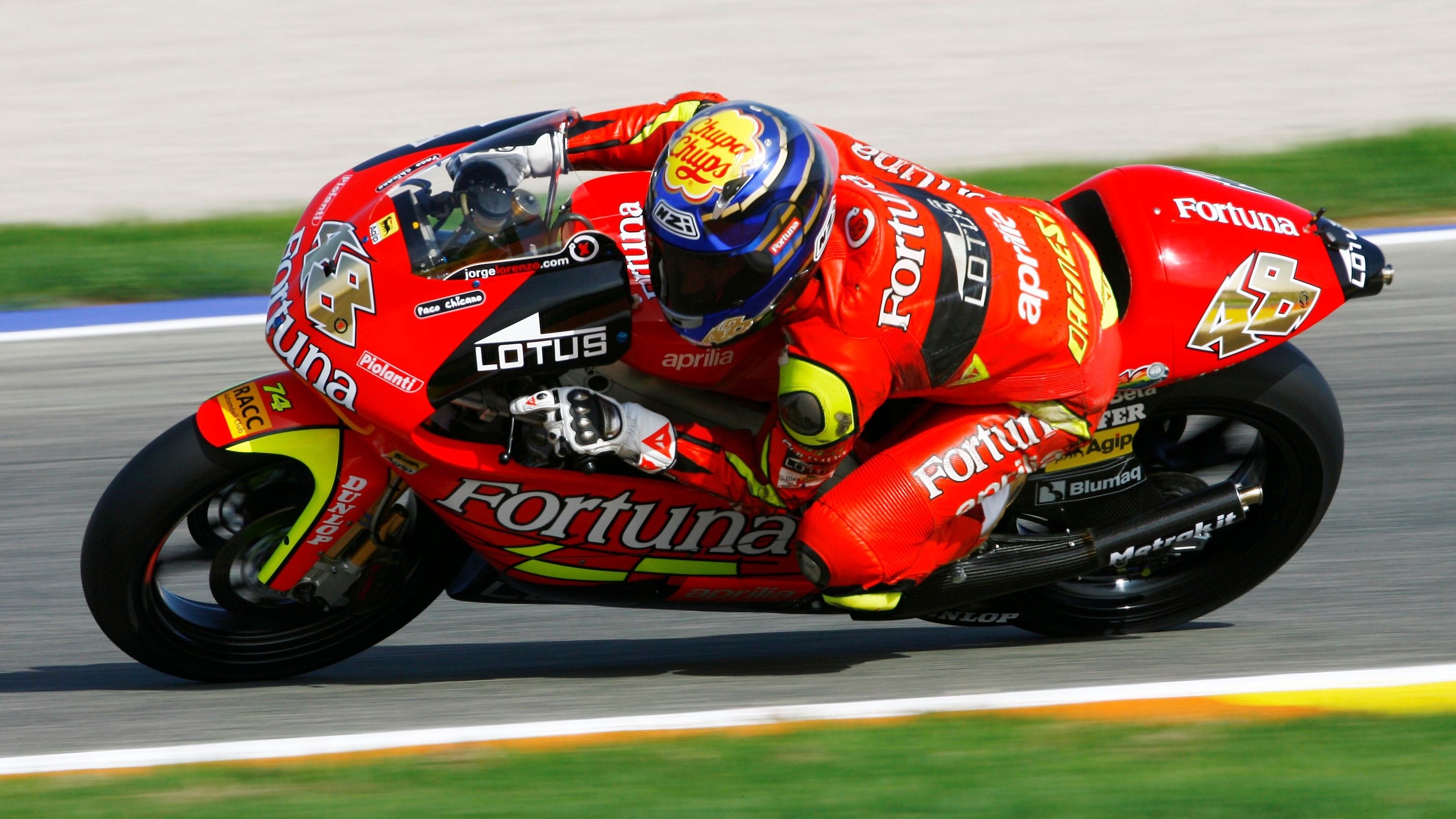 10   Jorge Lorenzo logró su primer título mundial en 250cc con Aprilia en 2006