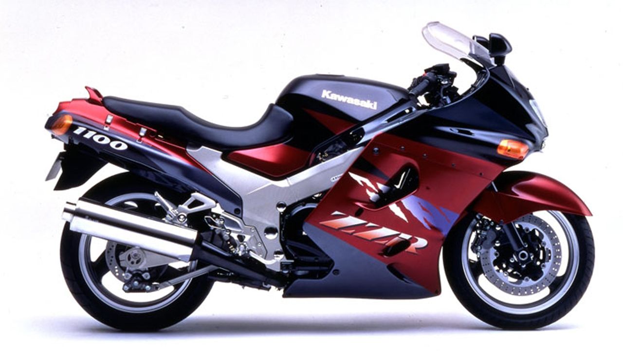 Kawasaki ZZ R 1100 1993. Fue la primera en estrenar el doble Ram Air dentro de los modelos de Kawasaki.