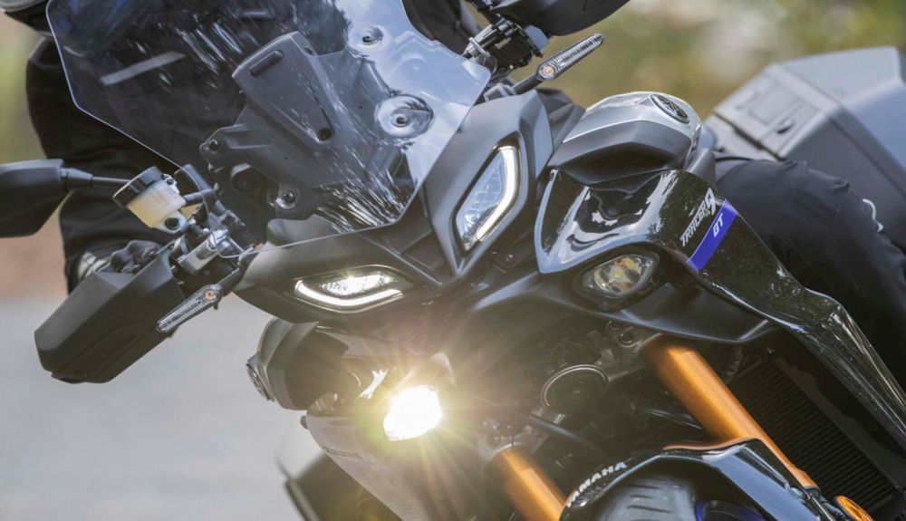 yamaha tracer9 gt 2021 18 1 1000x575 yamaha tracer9 gt 2021 18 1 1000x575