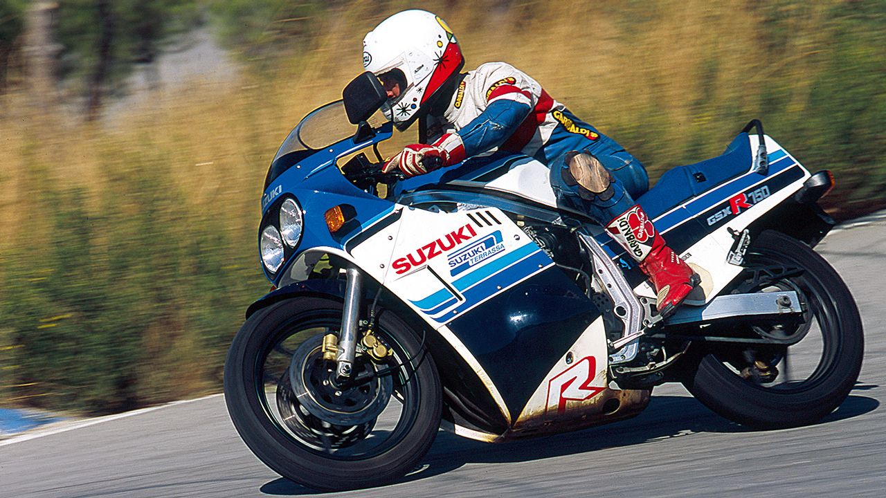 Suzuki GSX R750 1985. Fue la primera gran deportiva en recurrir al uso del aluminio para la fabricación del bastidor.