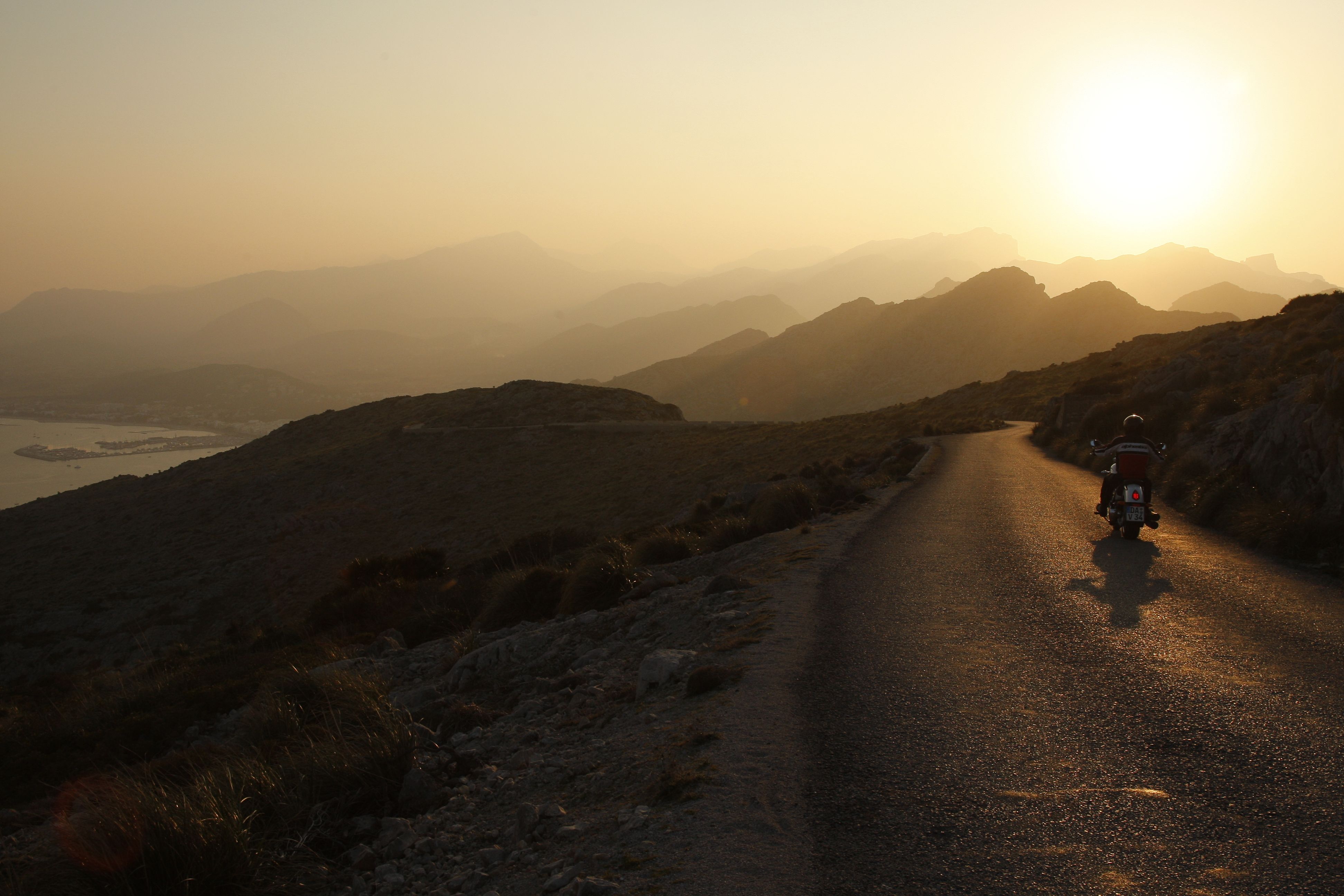 Las mejores rutas mediterráneas e insulares. Puesta de sol en Tenerife