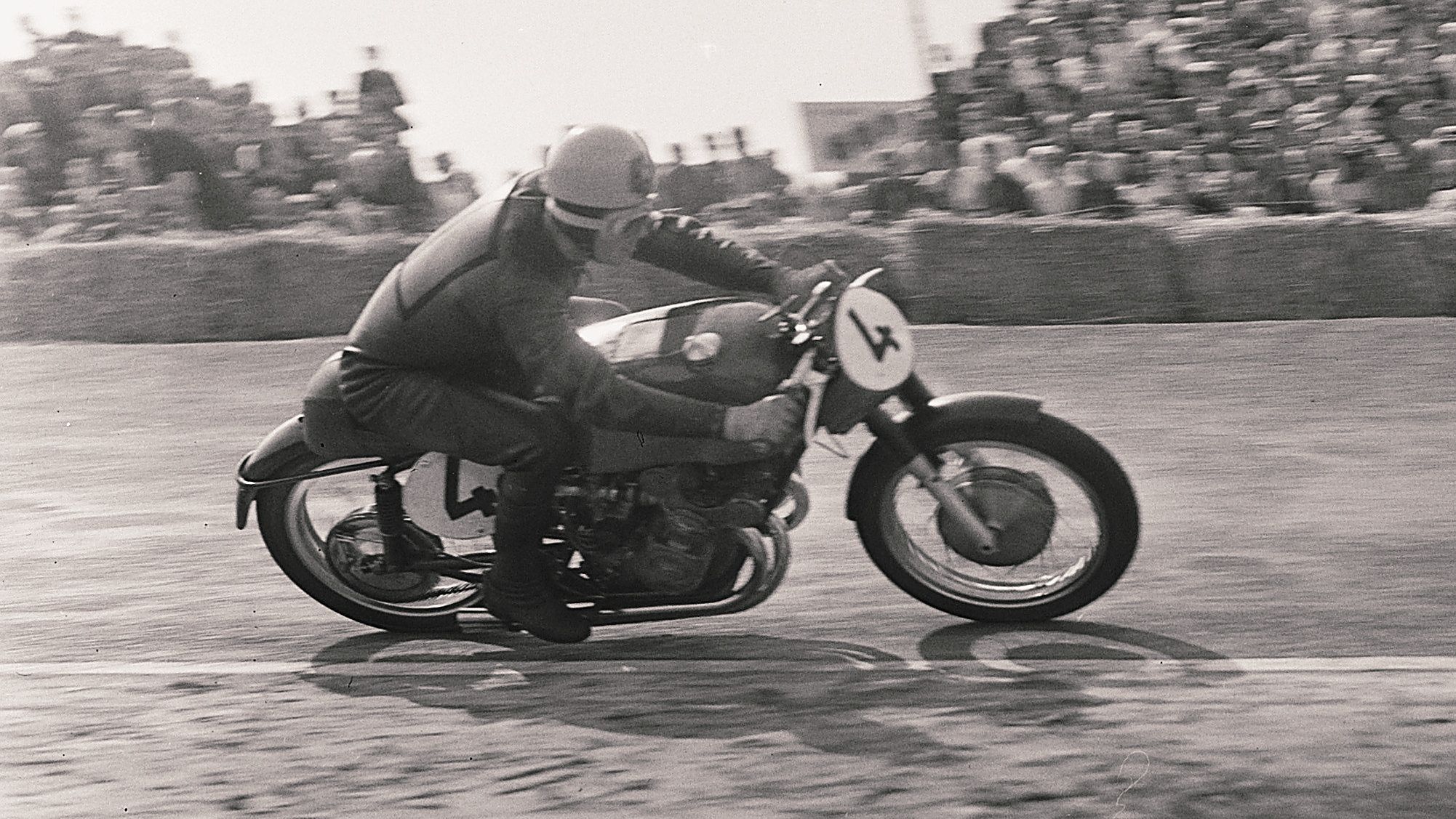 Geoff Duke (1951 con Norton y 1953, 1954 y 1955 con Gilera)