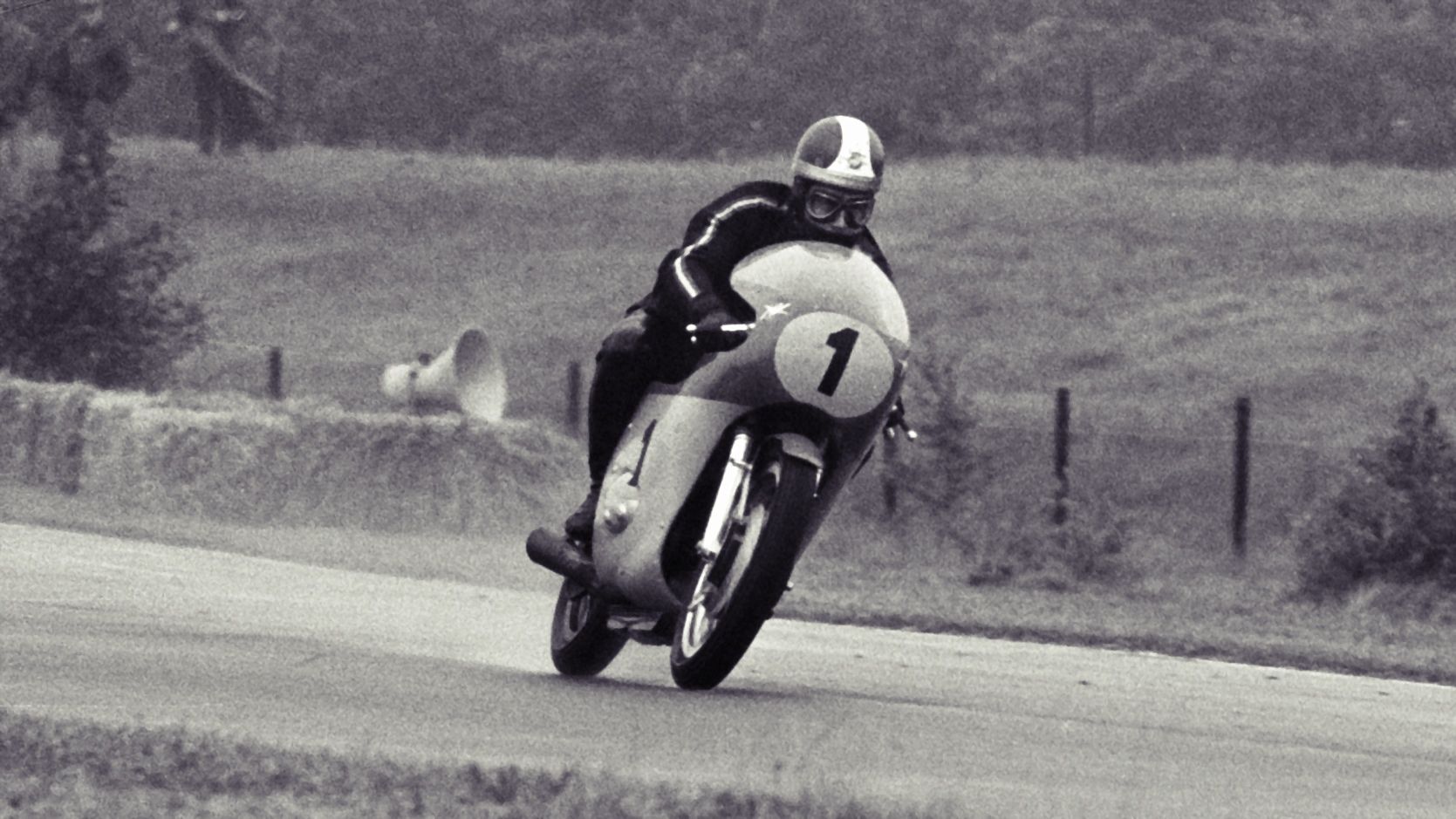 Giacomo Agostini (1966, 1967, 1968, 1969, 1970, 1971 y 1972 con MV Agusta y 1975 con Yamaha)