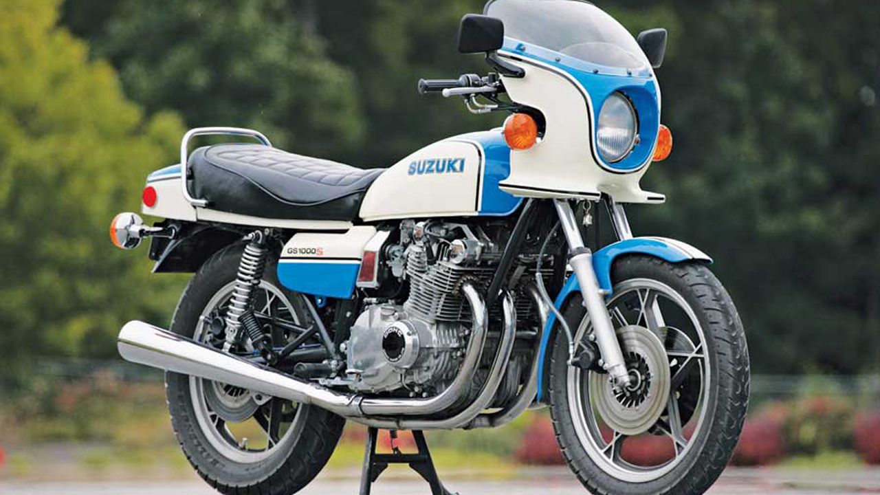 Suzuki GS1000S 1979. De serie eran motos bastante grandes y pesadas, pero preparadas por el japonés Hideo Yoshimura alcanzaban un nivel de competitividad que las hicieron famosas, especialmente por su éxito en certámenes americanos.