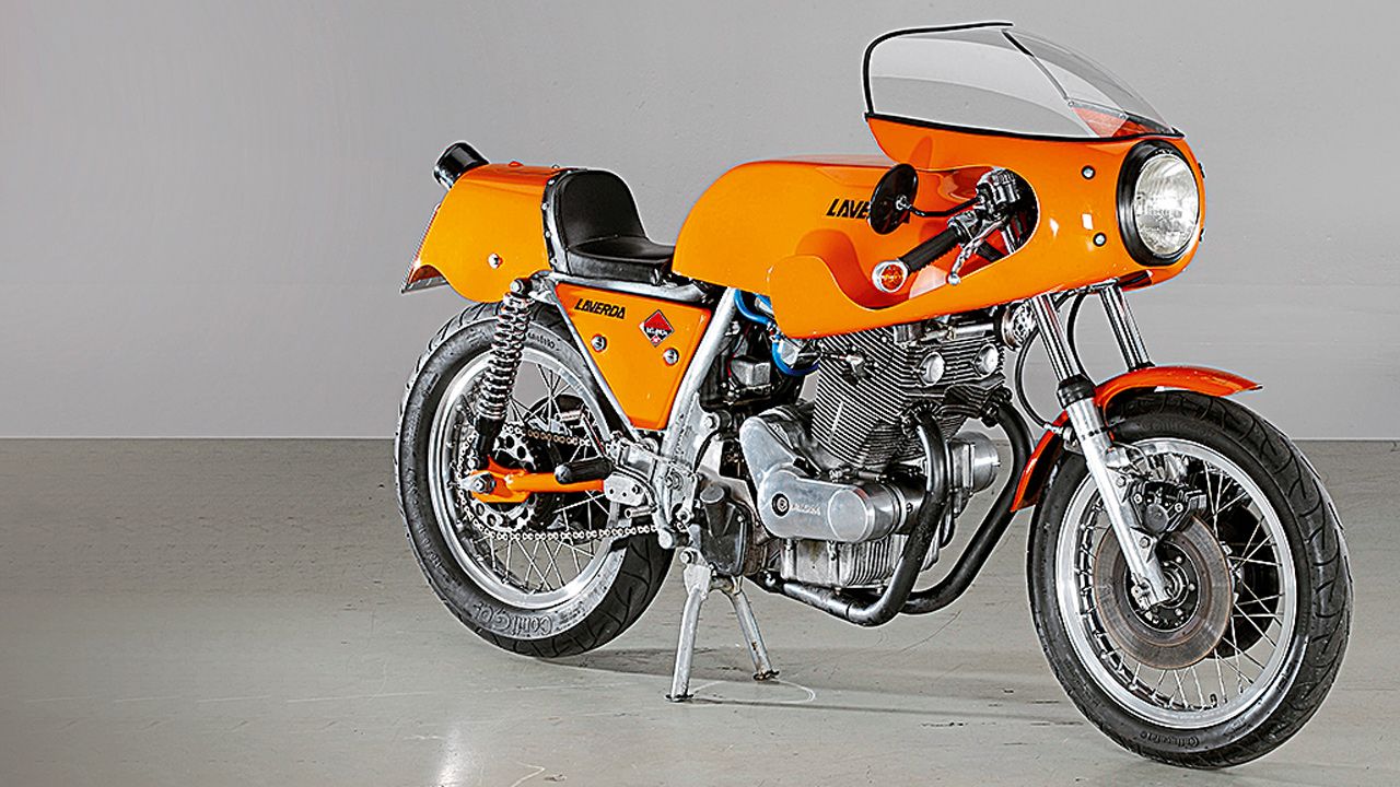 Laverda 750 SFC 1972. Las Super Freno Competizione se vendían únicamente a ciertos clientes y pilotos apoyados por la marca italiana, al incorporar diversas modificaciones sobre la SF estándar para adecuarla a su uso en competición.