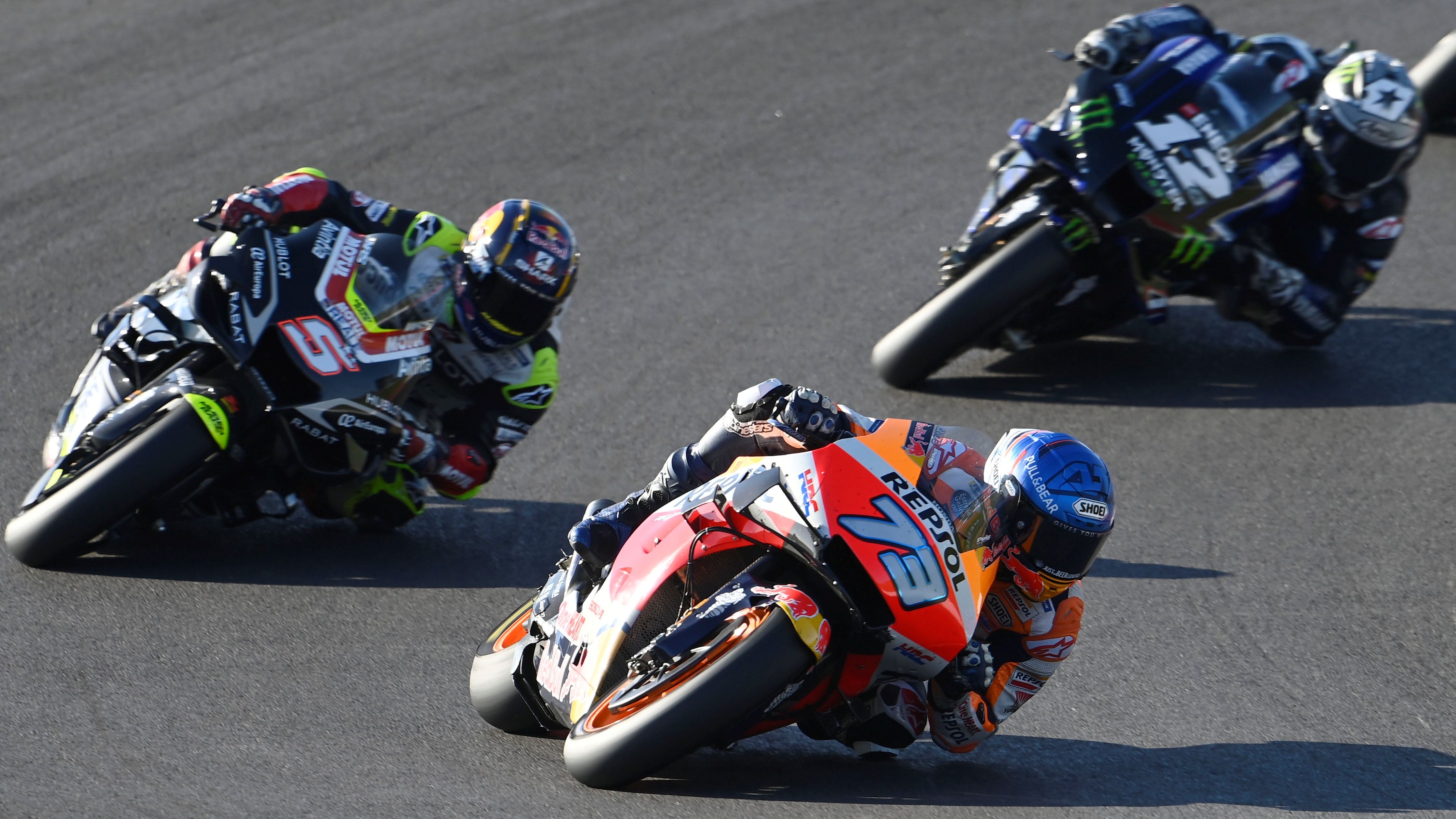 Álex Márquez delante de Johann Zarco y Maverick Viñales