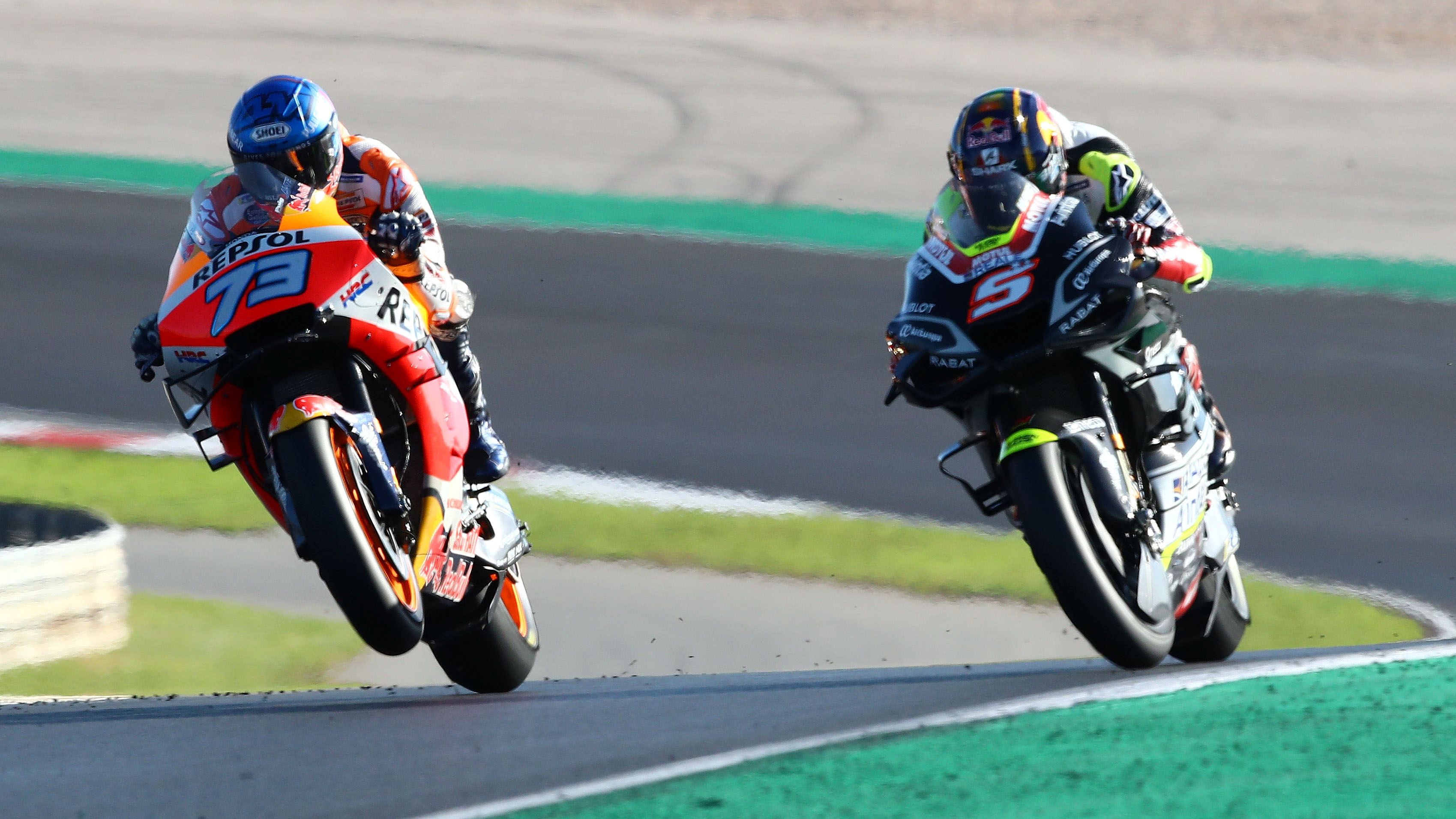 Álex Márquez junto a Johann Zarco en el cambio de rasante