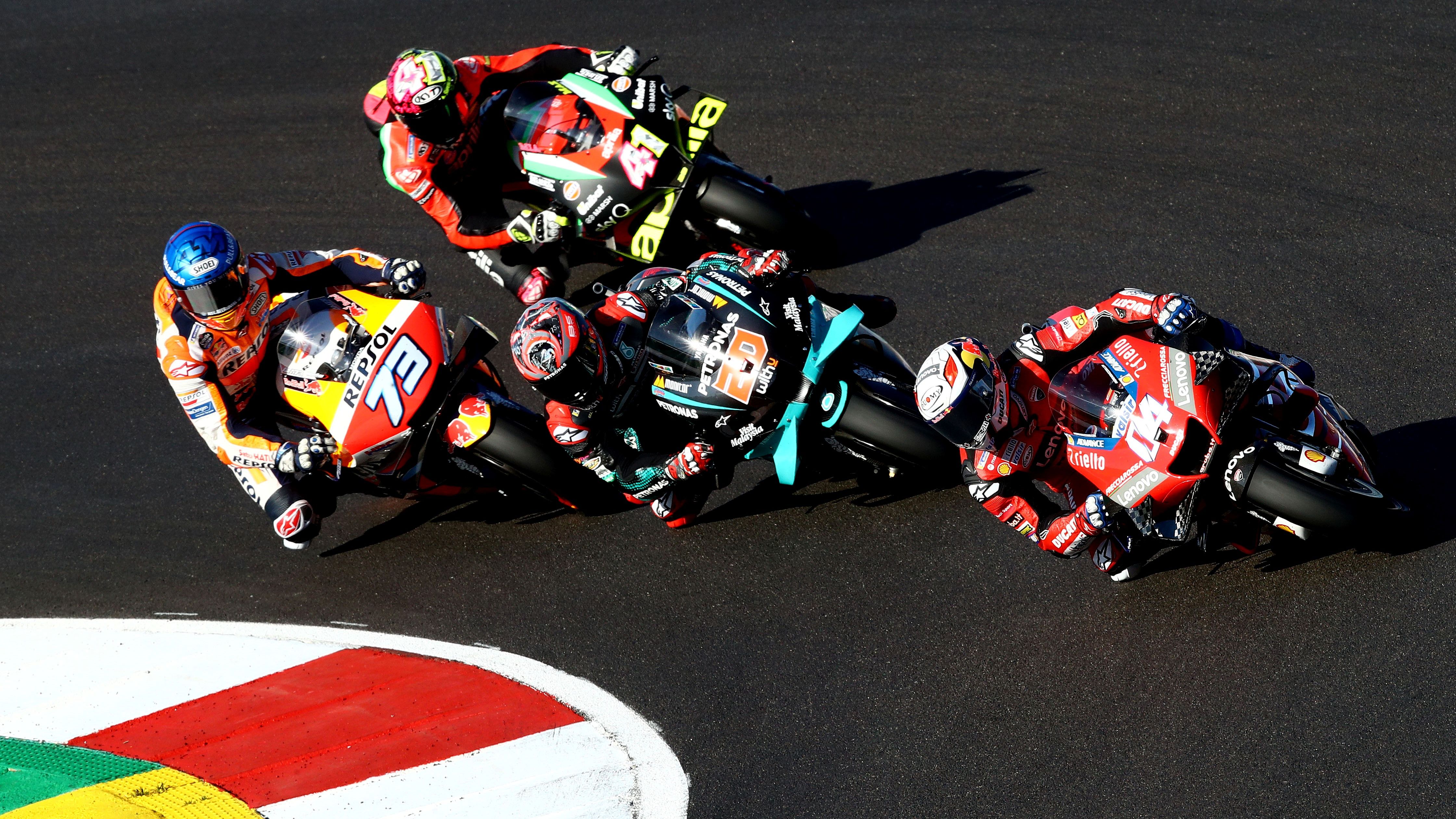 Andrea Dovizioso seguido por Fabio Quartararo, Álex Márquez y Aleix Espargaró