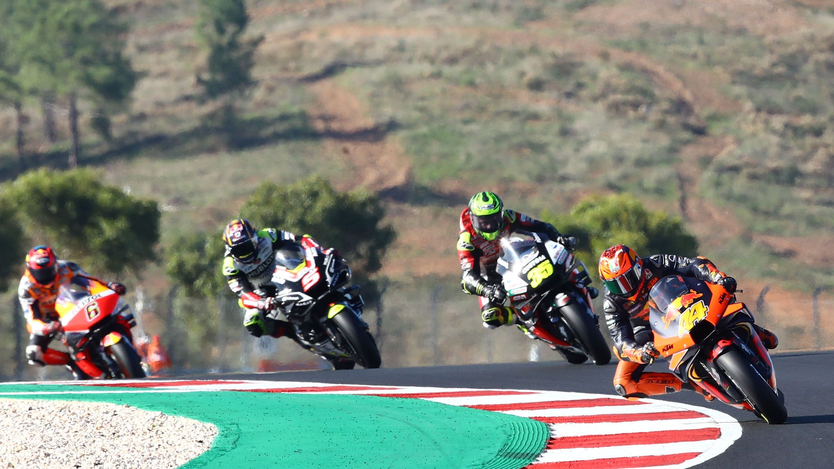 Pol Espargaró perseguido por Cal Crutchlow, Johann Zarco y Stefan Bradl