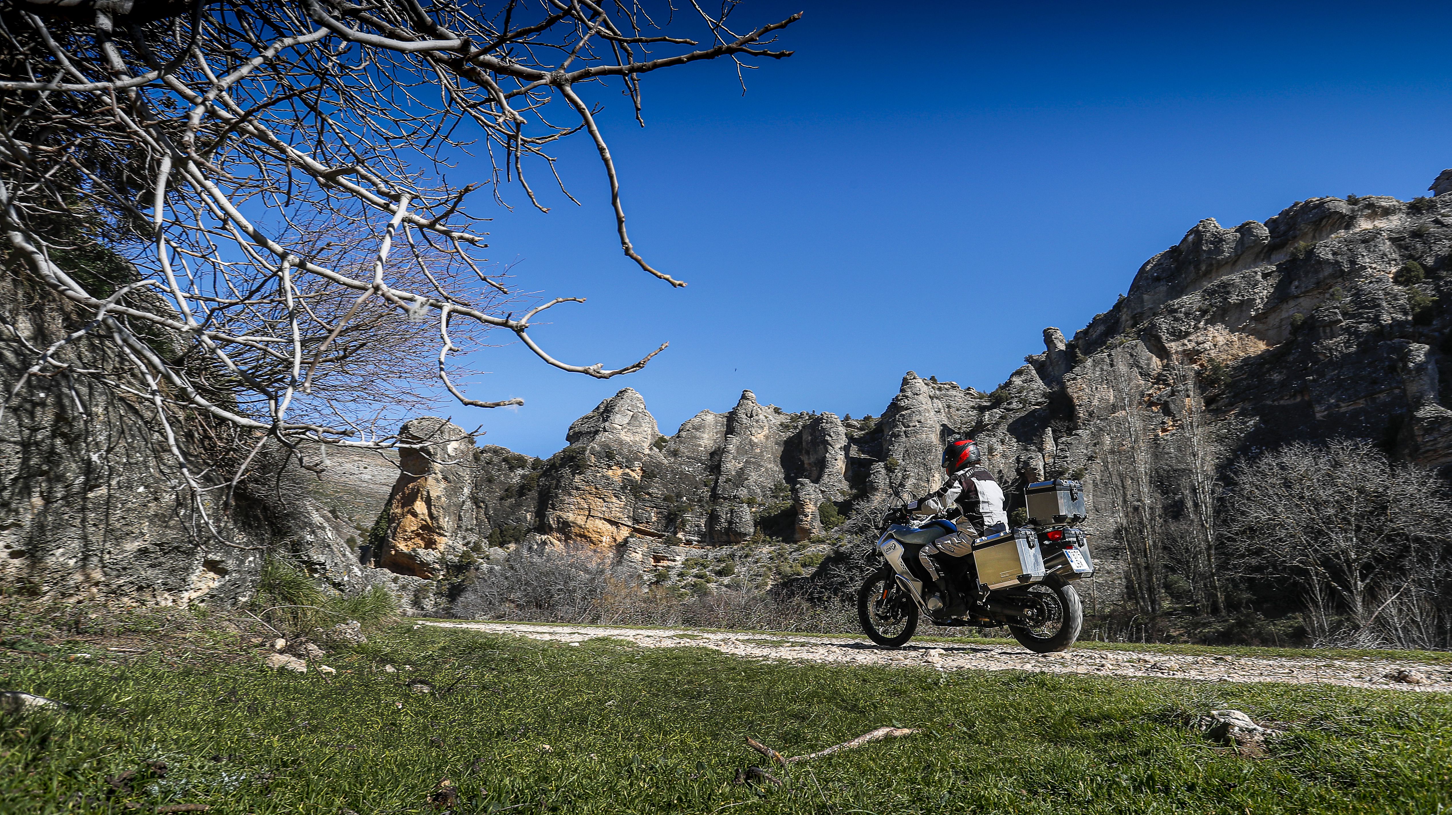 Cuenca en moto: zambullida en el medievo.