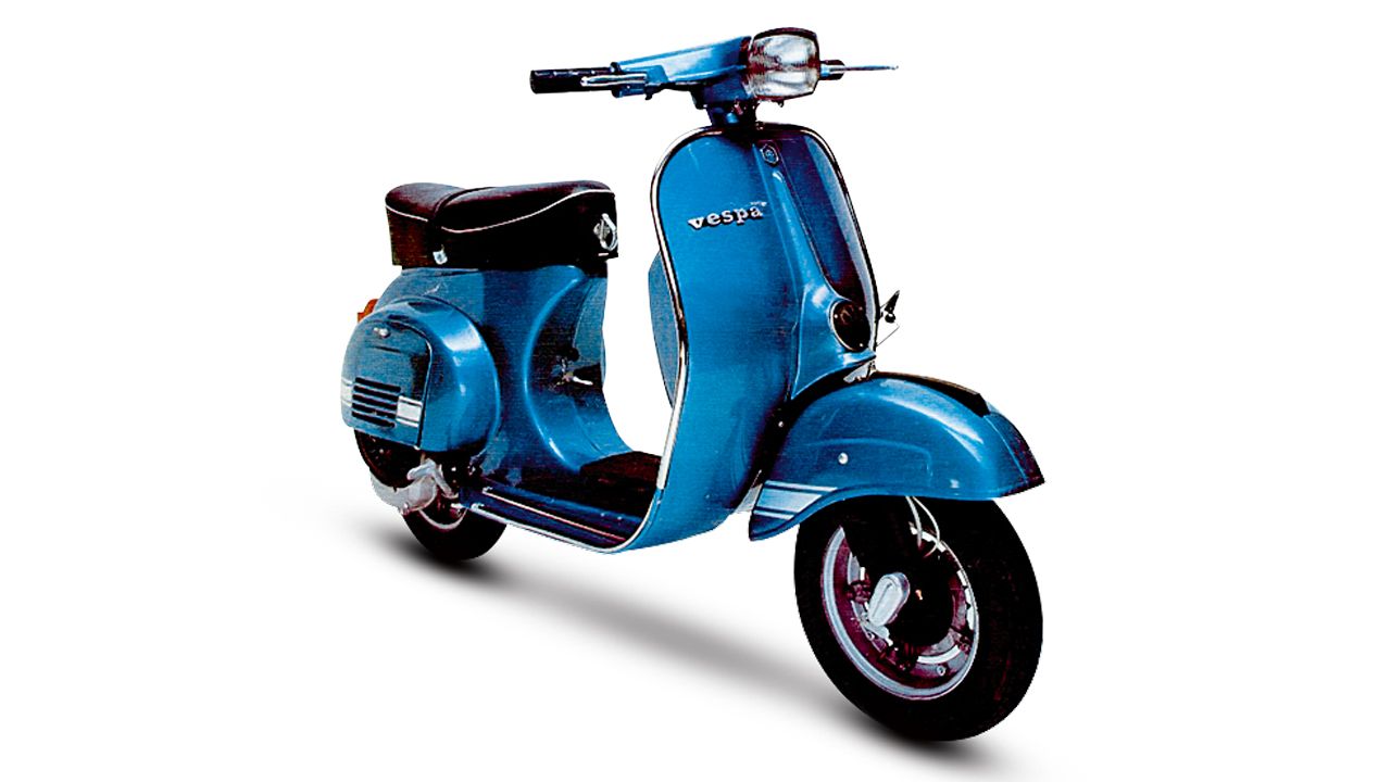 Moto Vespa Primavera 75/125 1976-1983. Motor: 2 tiempos, un cilindro inclinado, 74/125 cc, 7/11 CV a 6.600 rpm. Chasis: Monocasco de chapa de acero, basculante monobrazo. Peso: 78 kg.