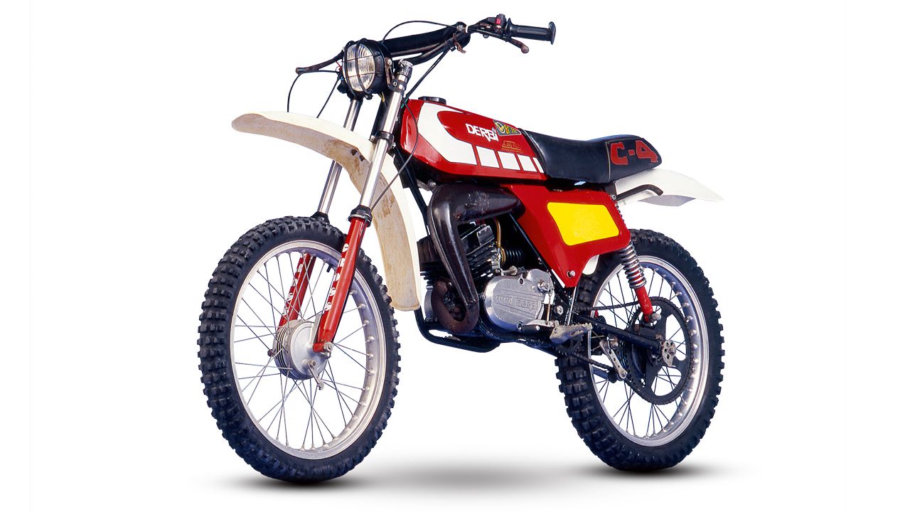 Derbi Diablo 50 C4 1976-1981. Motor: 2 tiempos, un cilindro inclinado, 49 cc, 3 CV a 8.000 rpm. Chasis: Simple cuna abierta en acero, basculante doble brazo. Peso: 60 kg.