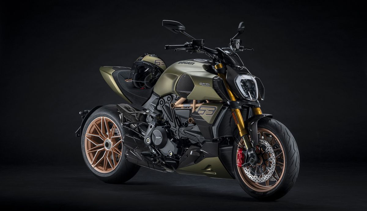 DUCATI DIAVEL 1260 LAMBORGHINI 11 UC213104 Mid DUCATI DIAVEL 1260 LAMBORGHINI 11 UC213104 Mid