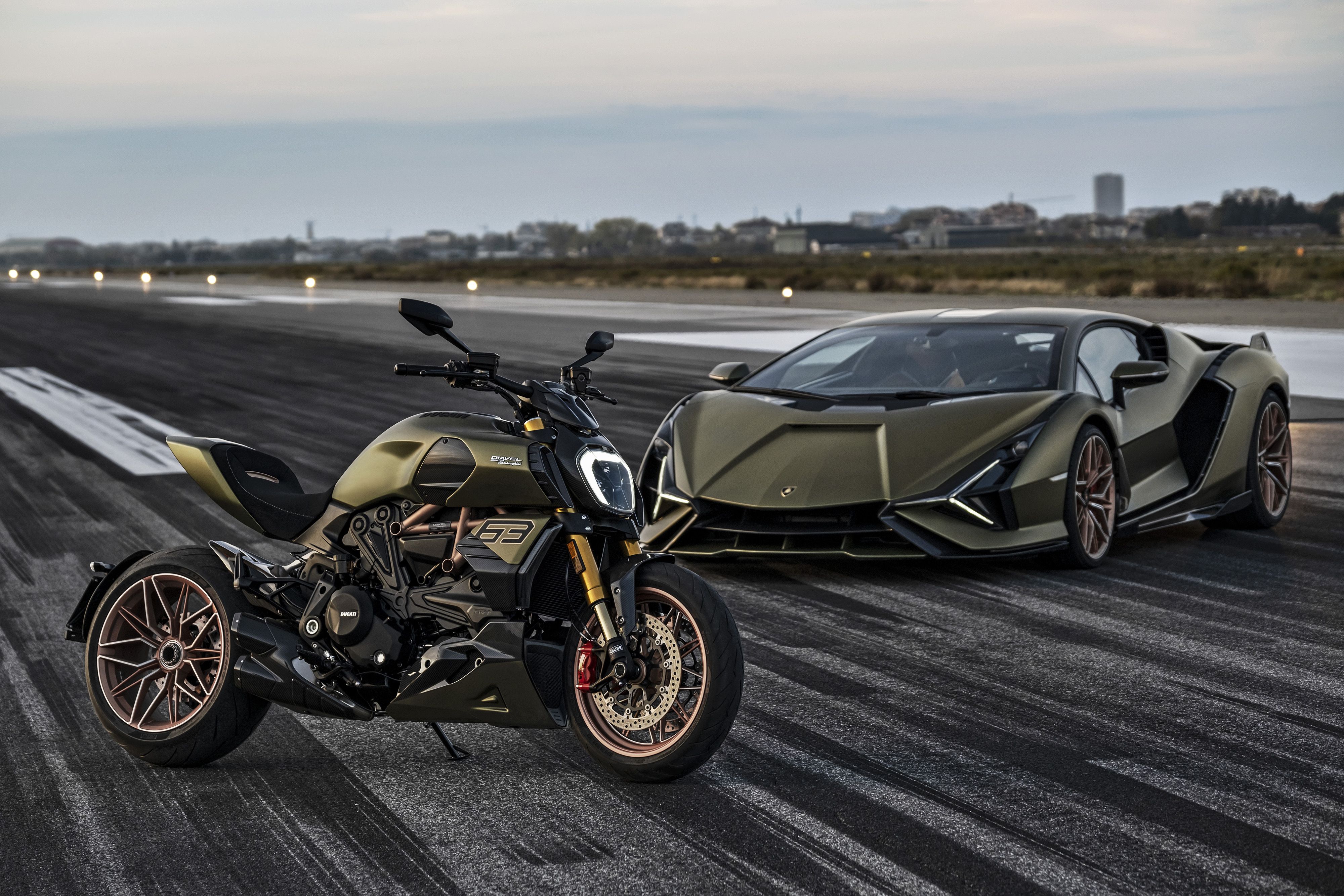 DUCATI DIAVEL 1260 LAMBORGHINI AMBIENCE 05 UC213145 Mid