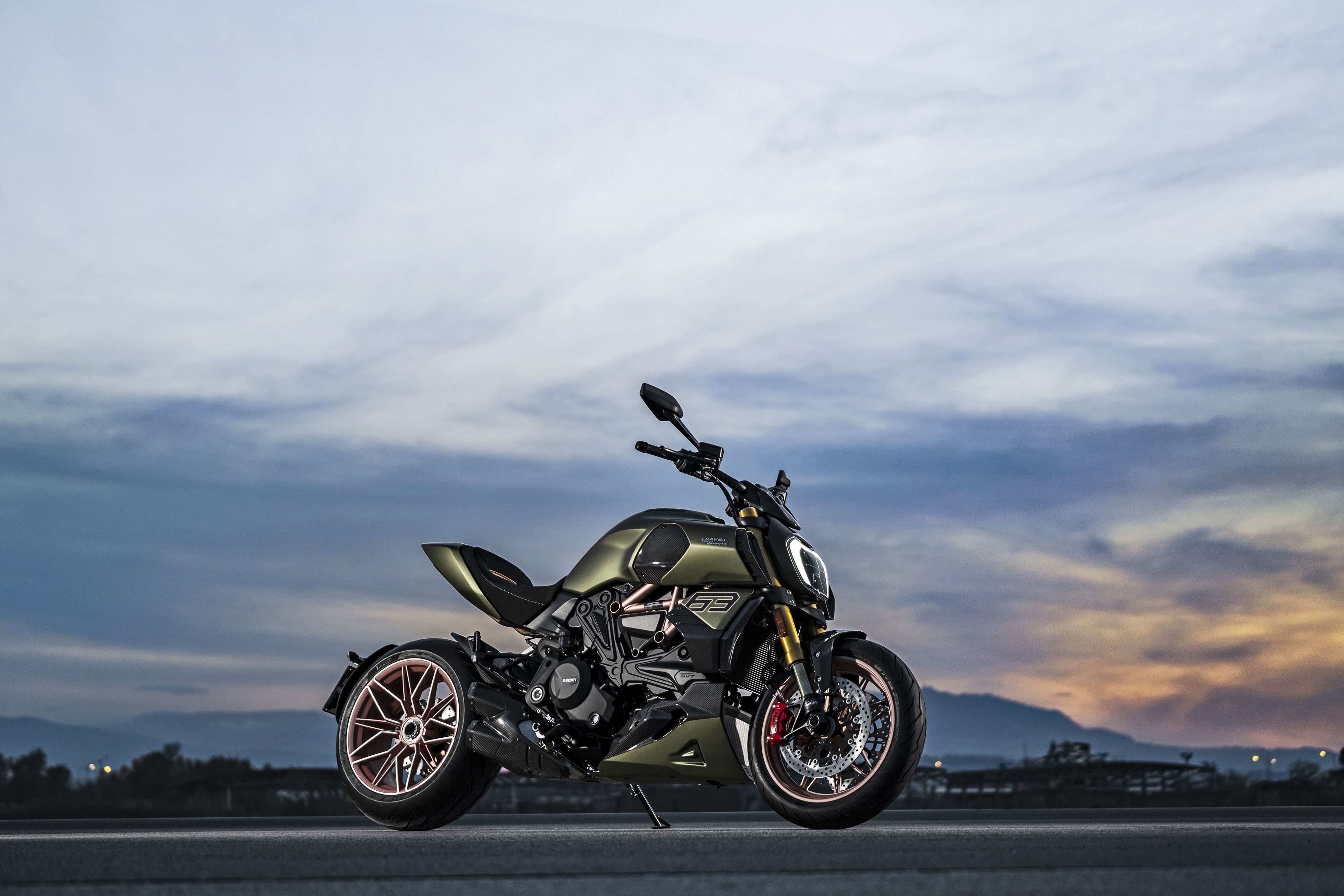 DUCATI DIAVEL 1260 LAMBORGHINI AMBIENCE 10 UC213148 Mid