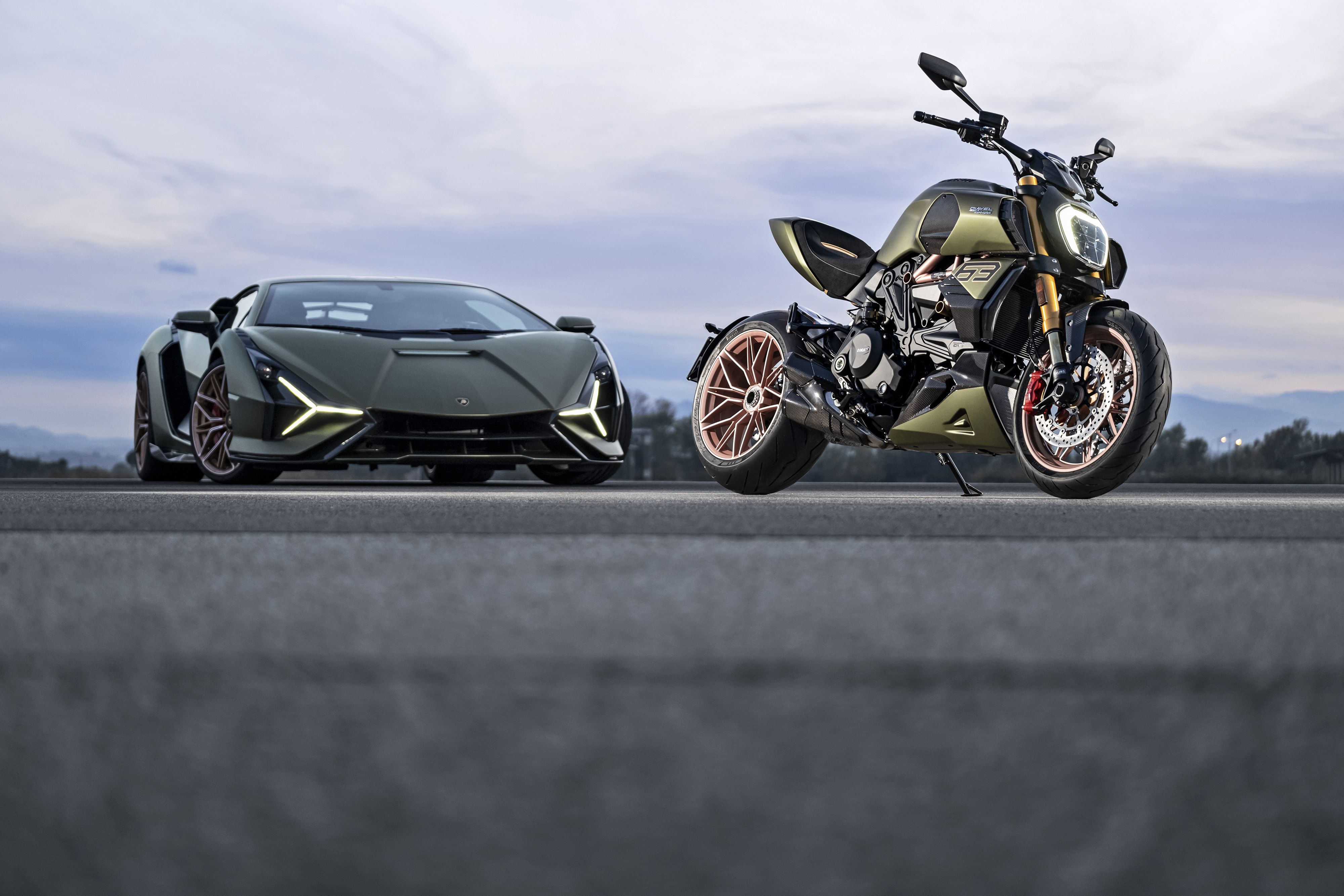 DUCATI DIAVEL 1260 LAMBORGHINI AMBIENCE 12 UC213150 Mid