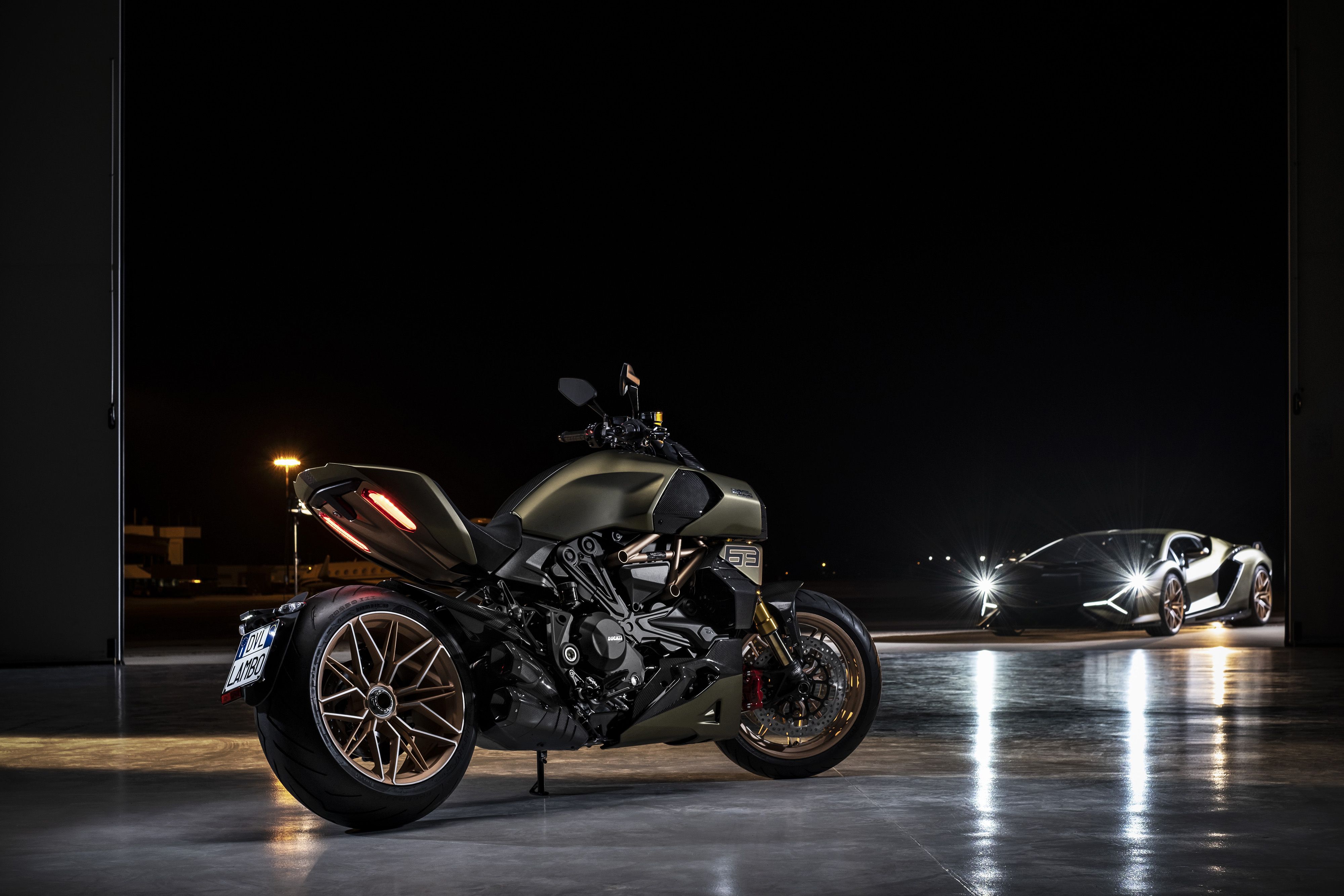 DUCATI DIAVEL 1260 LAMBORGHINI AMBIENCE 28 UC213127 Mid