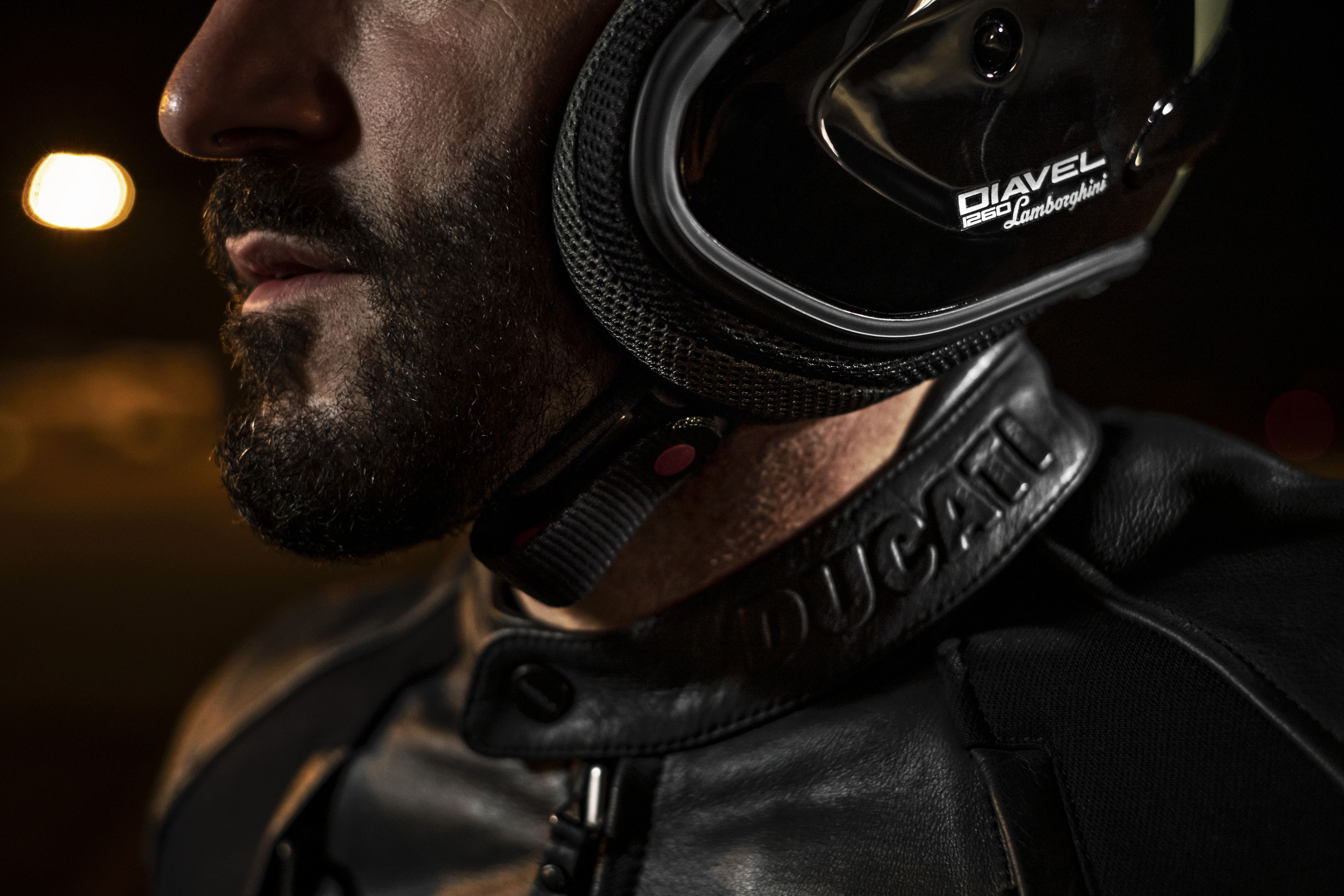 DUCATI DIAVEL 1260 LAMBORGHINI AMBIENCE 34 UC213132 Mid