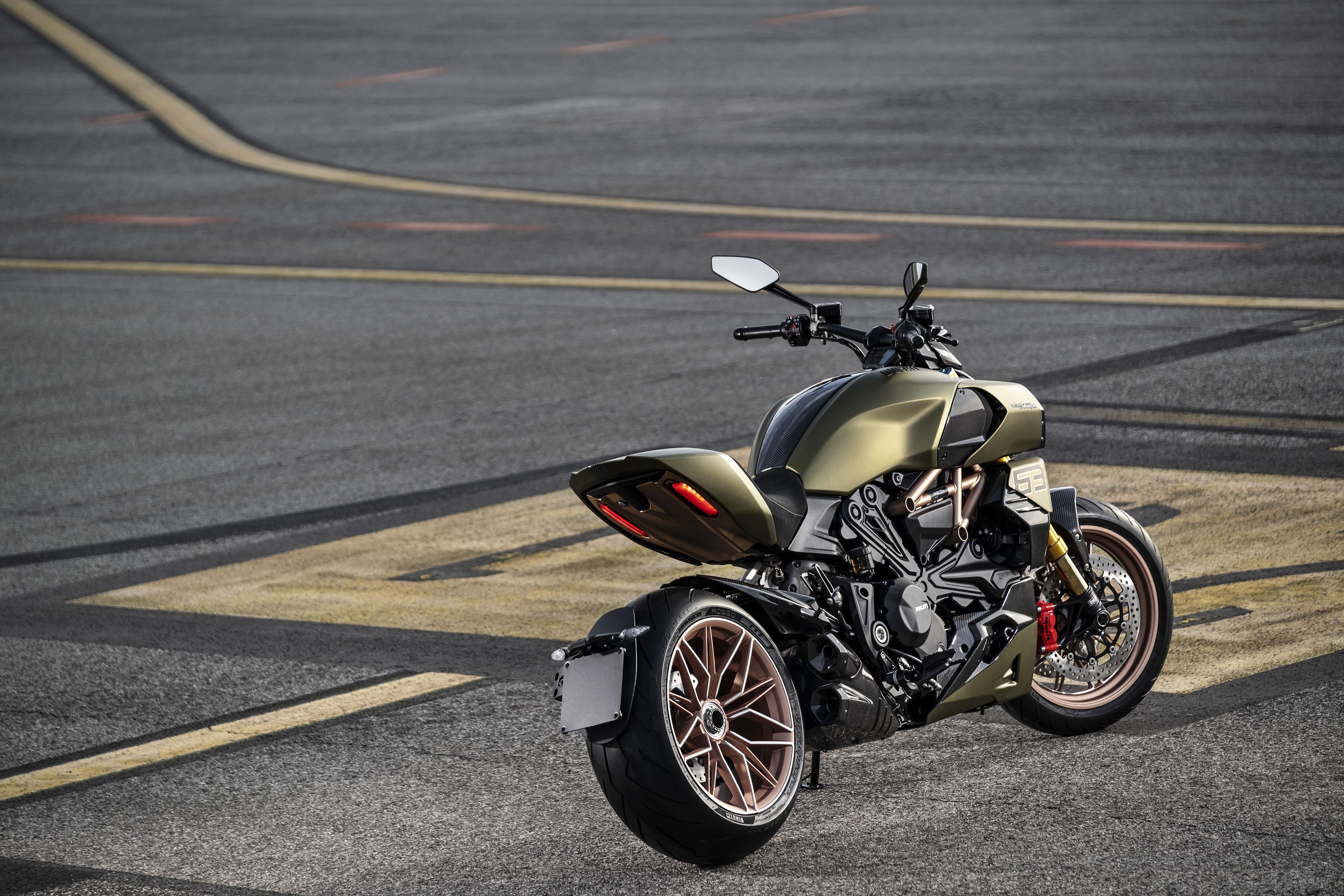 DUCATI DIAVEL 1260 LAMBORGHINI AMBIENCE 39 UC213136 Mid