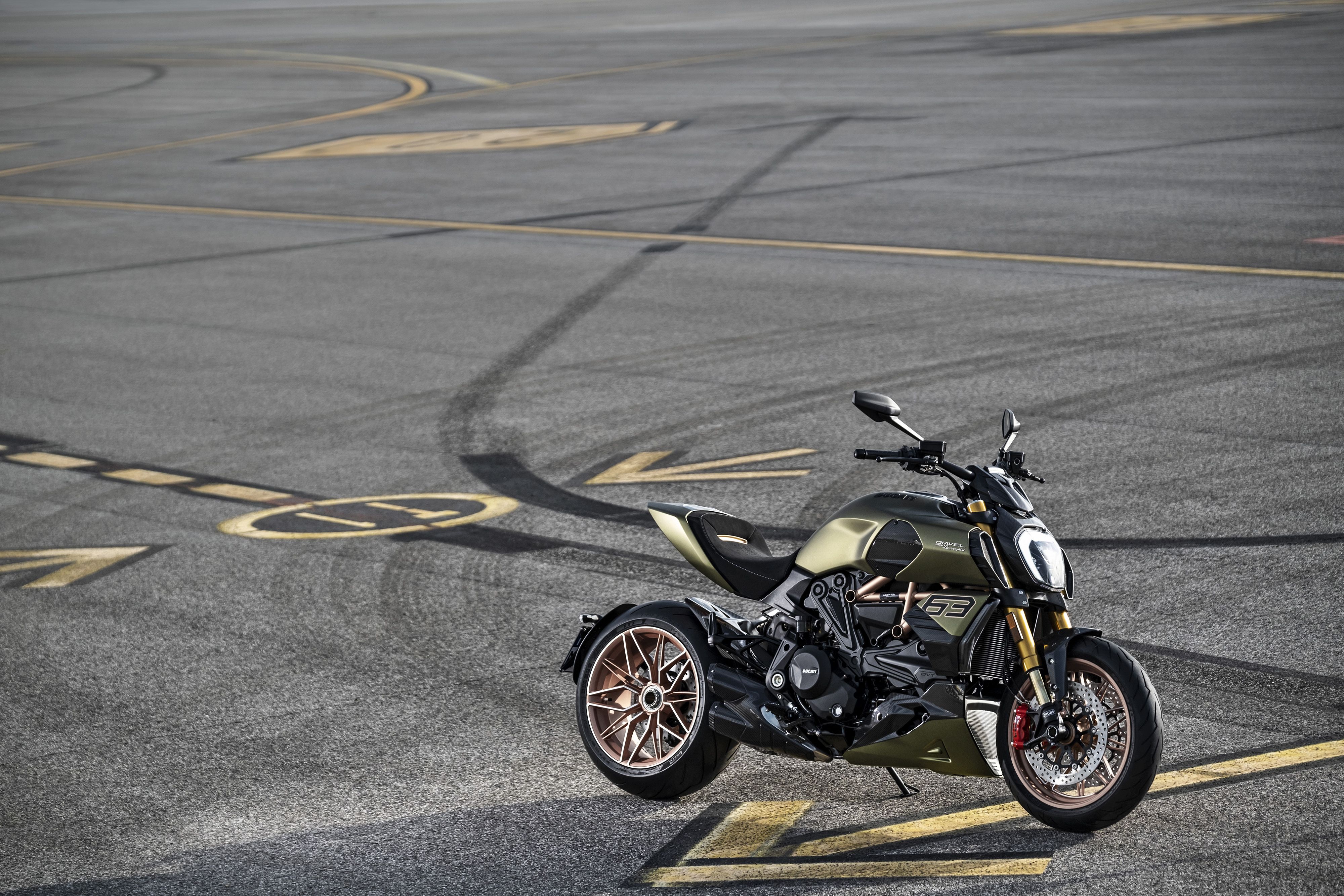 DUCATI DIAVEL 1260 LAMBORGHINI AMBIENCE 40 UC213138 Mid