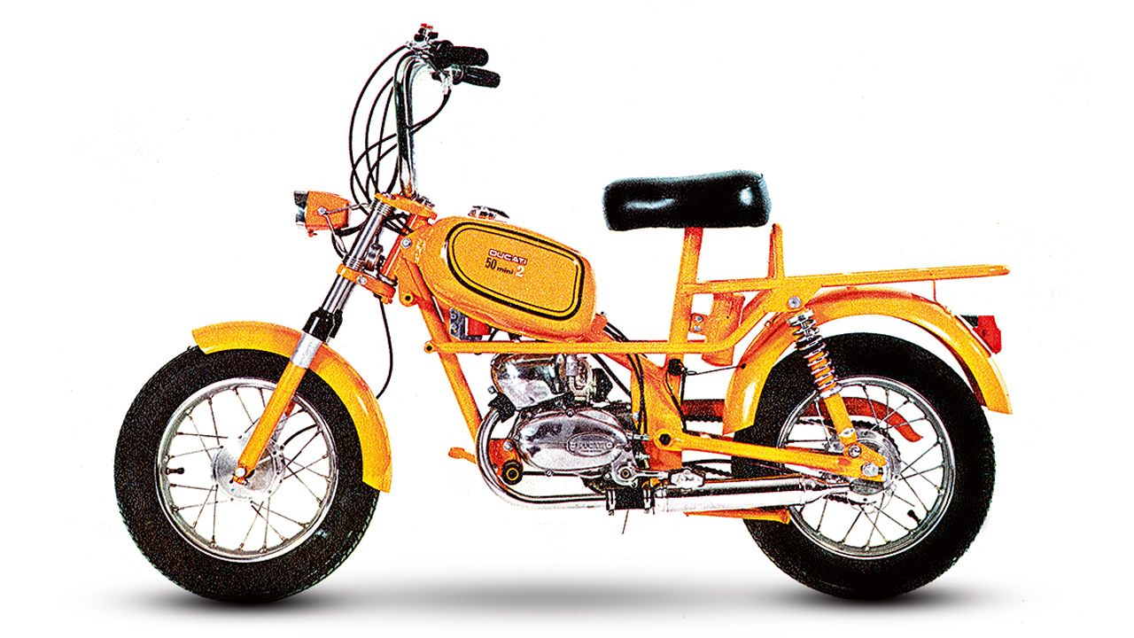 Ducati Mini 2 3 1970 1976. Motor: 2 tiempos, un cilindro inclinado, 74 cc, 9 CV a 7.200 rpm. Chasis: Simple cuna de acero, basculante doble brazo. Peso: 71 kg.