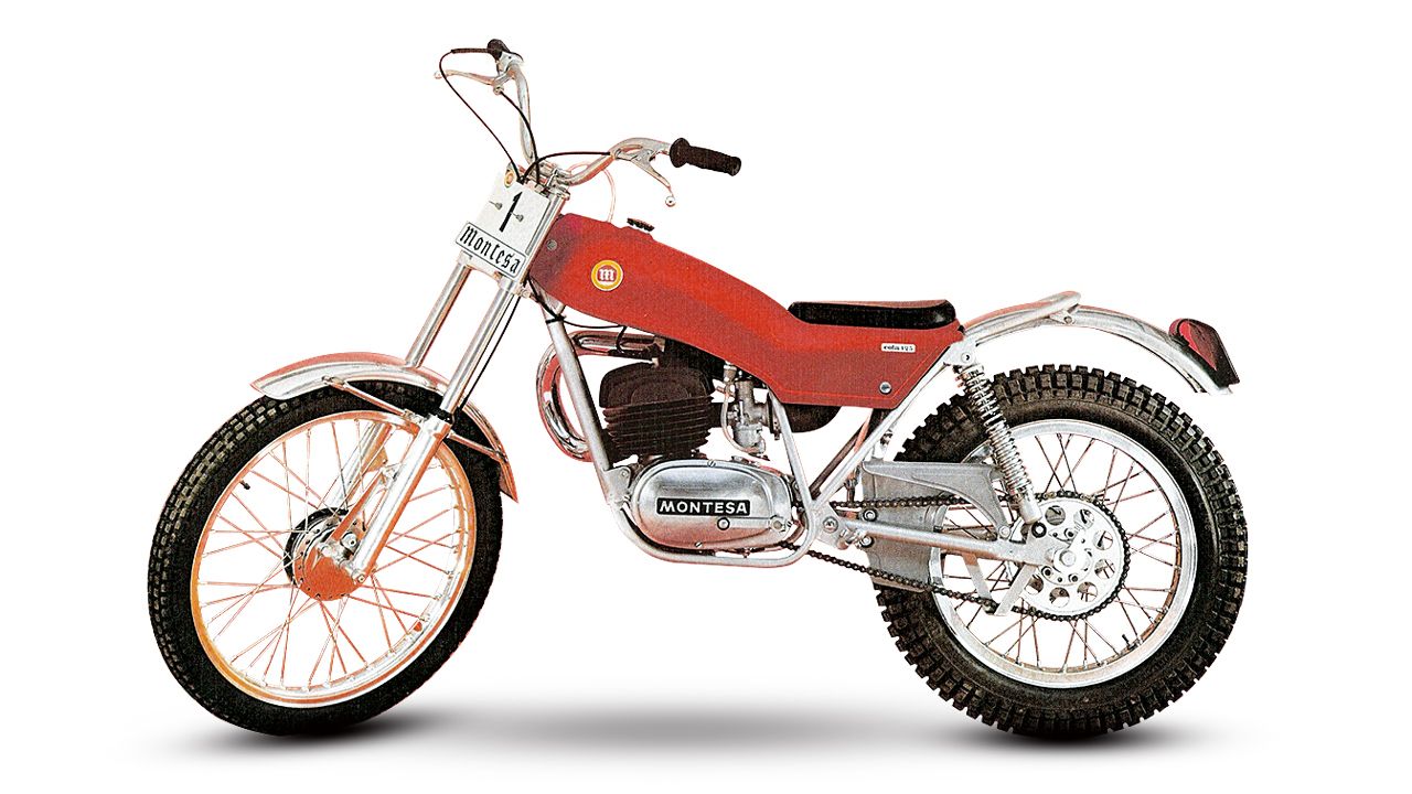 Montesa Cota 74/125 1972. Motor: 2 tiempos, un cilindro inclinado, 74 cc, 9 CV a 7.200 rpm. Chasis: Simple cuna de acero, basculante doble brazo. Peso: 71 kg.