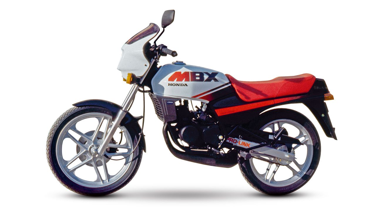 Honda MBX75 Hurricane 1983. Motor: 2 tiempos, un cilindro inclinado, 74,9  cc, 12 CV a