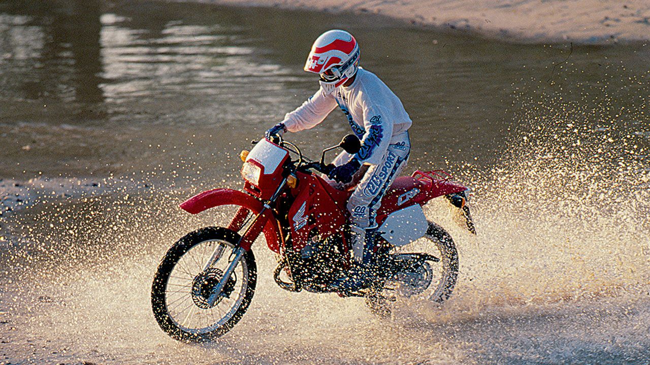 Honda CRM75R 1989. Destacaba por su facilidad de uso, unas suspensiones  bastante suaves y un motor sin gran potencia pero muy utilizable.