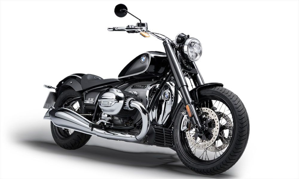 BMW R 18: La moto es muy larga y baja, con una estética basada en la R 5 de 1936 con chasis rígido