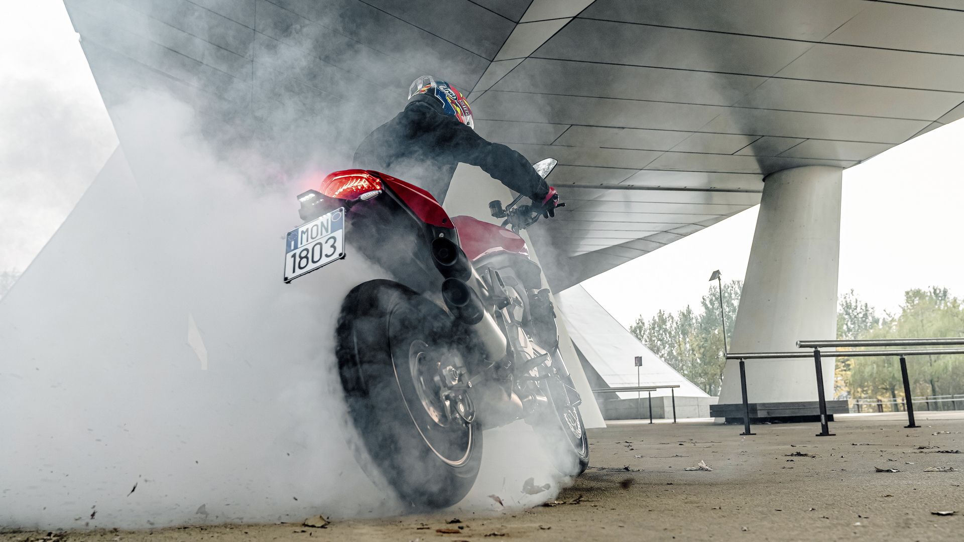 Ducati Monster Plus 2021 01