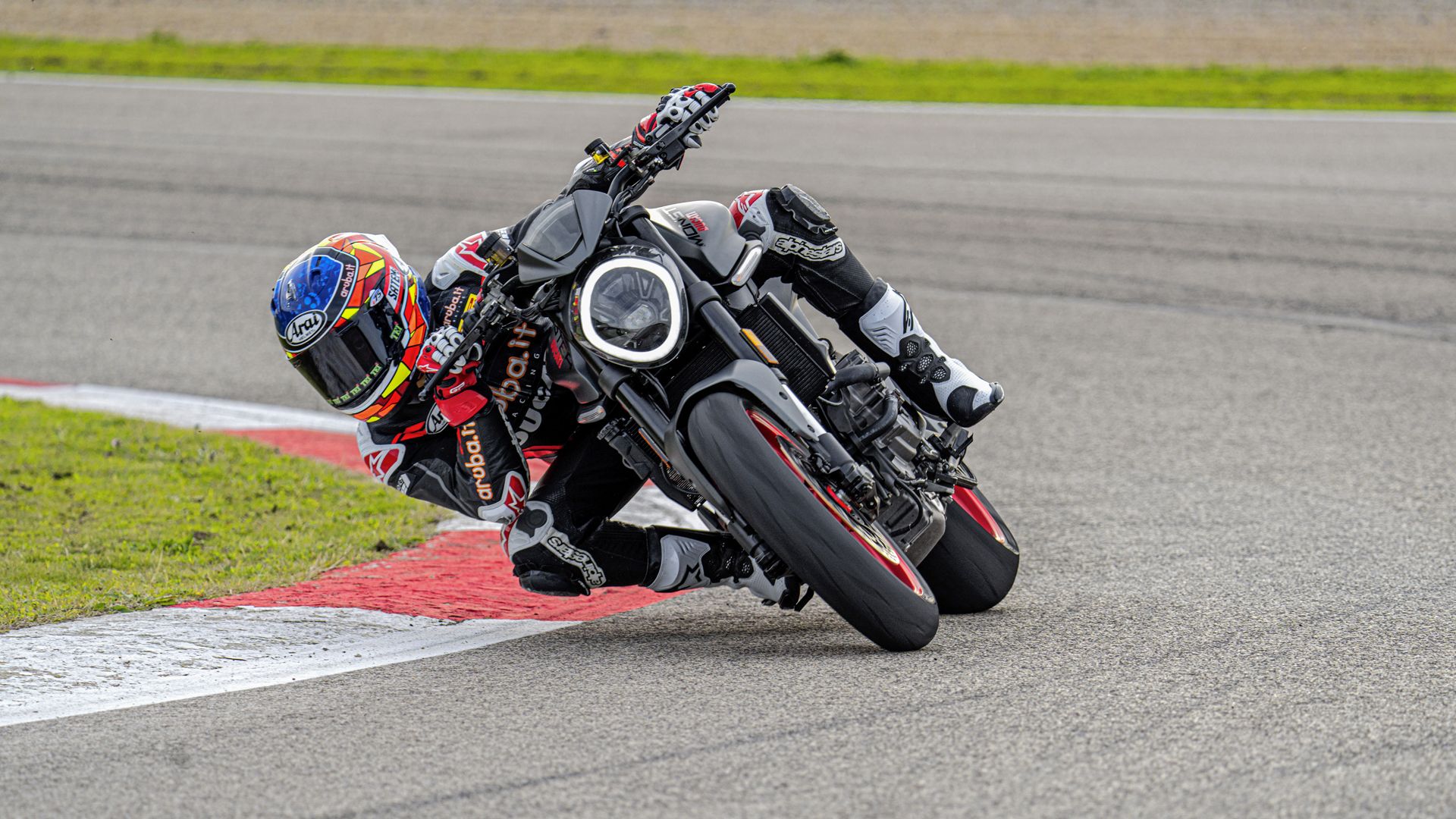 Ducati Monster Plus 2021 03