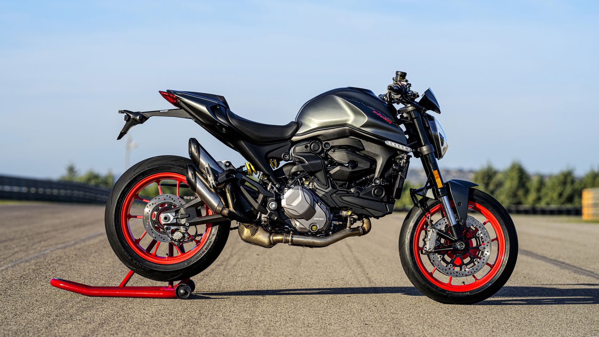 Ducati Monster Plus 2021 05