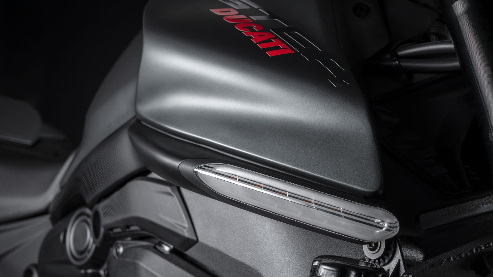 Ducati Monster Plus 2021 06