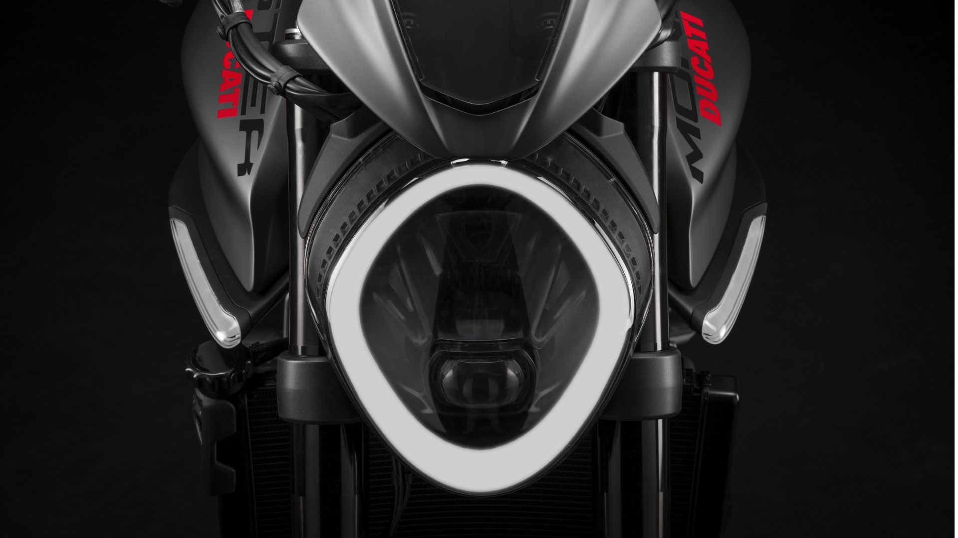 Ducati Monster Plus 2021 08